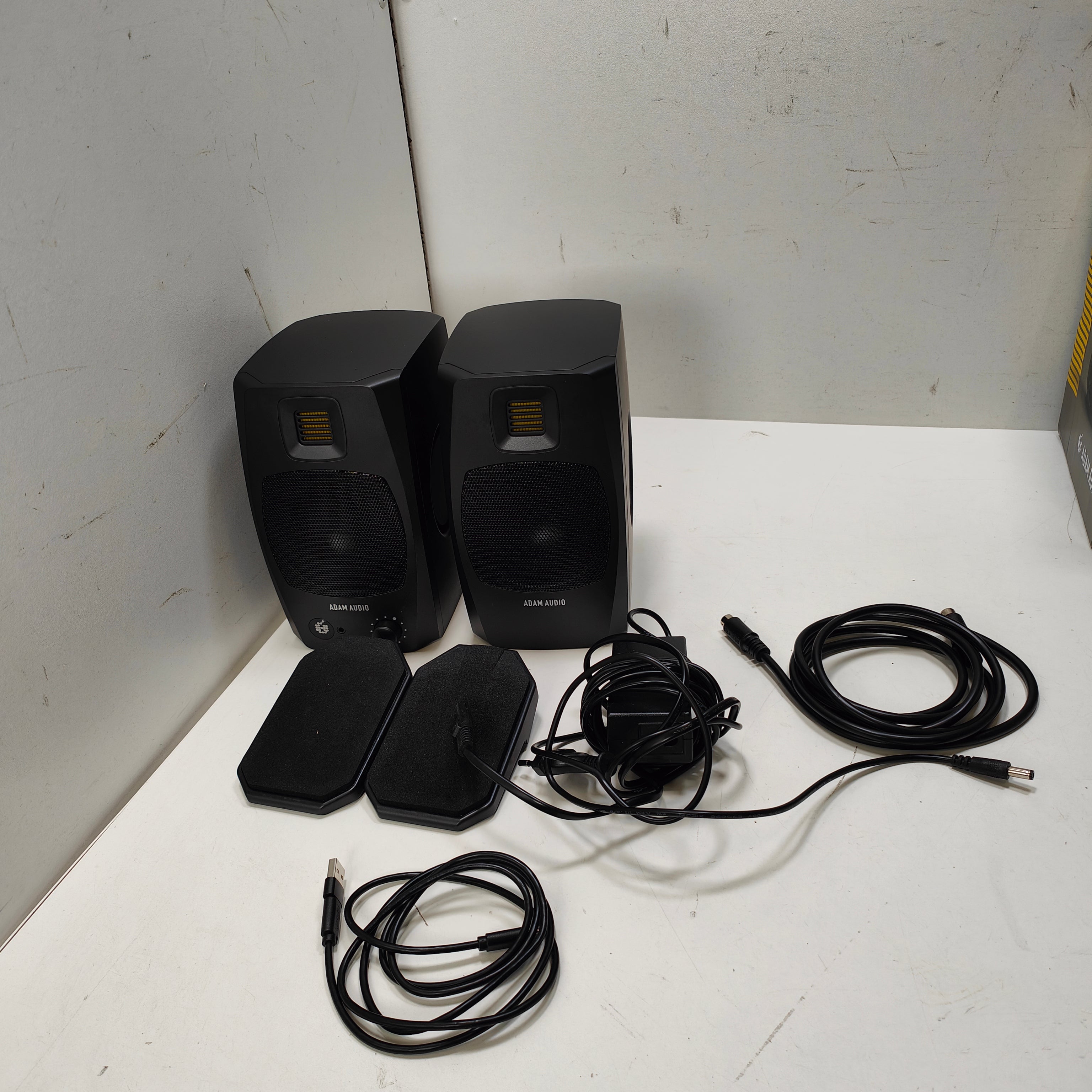 ADAM Audio D3V Noir