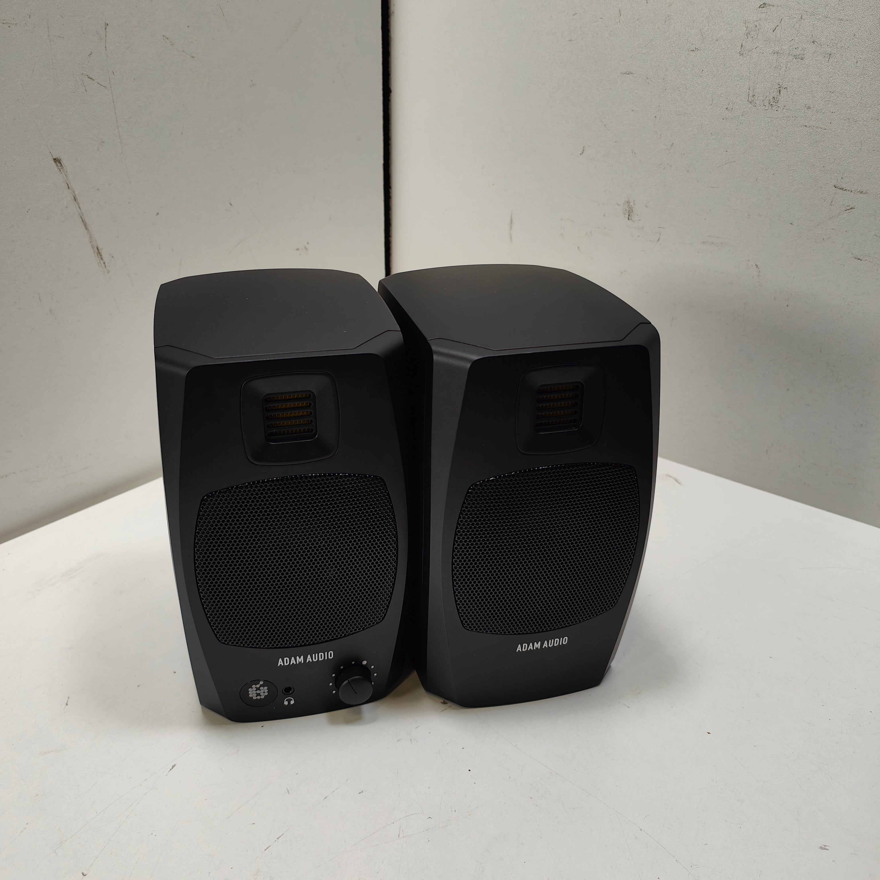 ADAM Audio D3V Noir