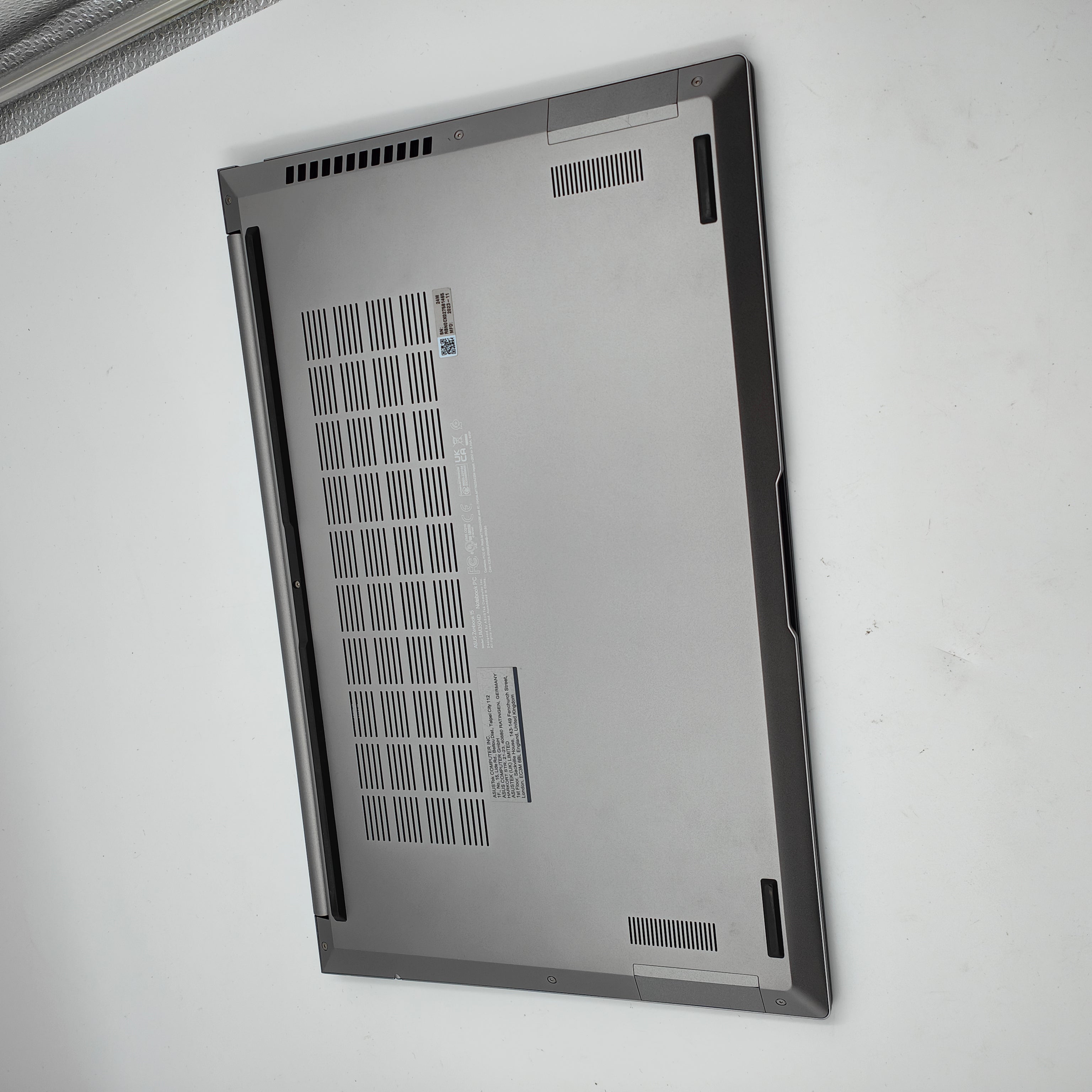 Asus UM3504DA-BN377W QWERTZ