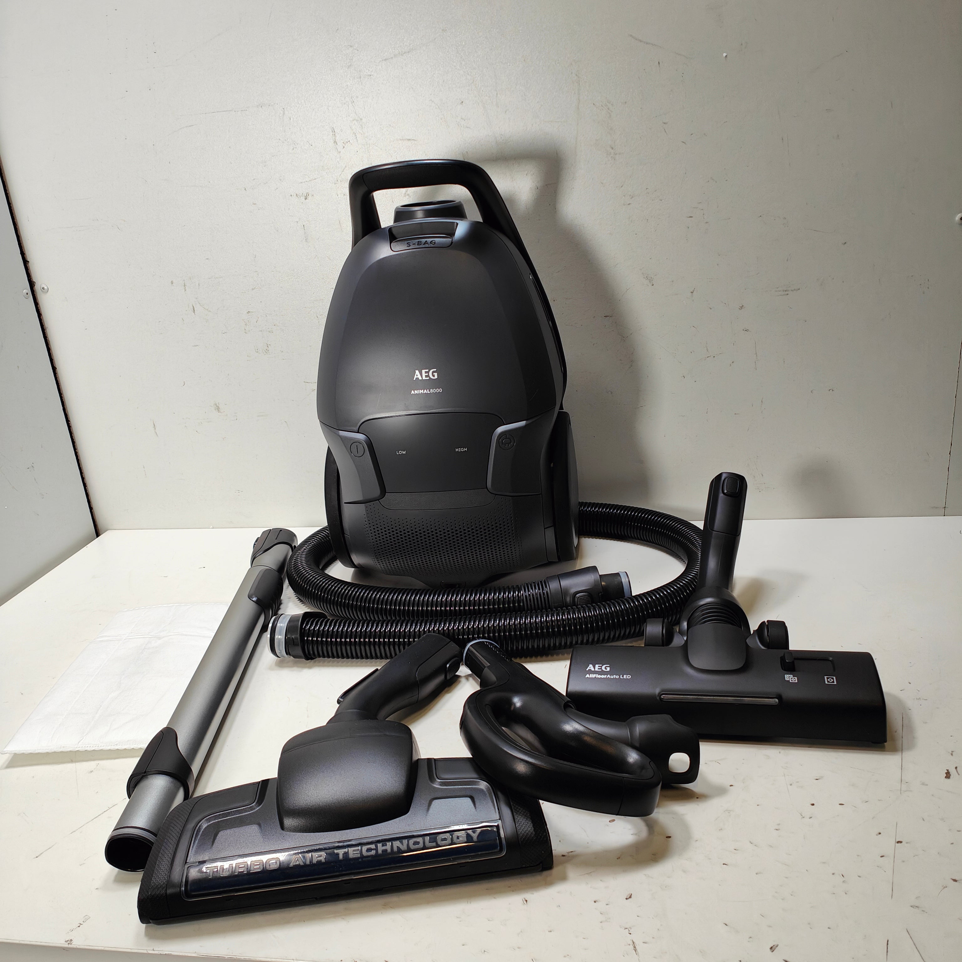 AEG AB81A2DG ANIMAL 8000 Vacuum Cleaner With Dust Bag - 69 dB - Tu