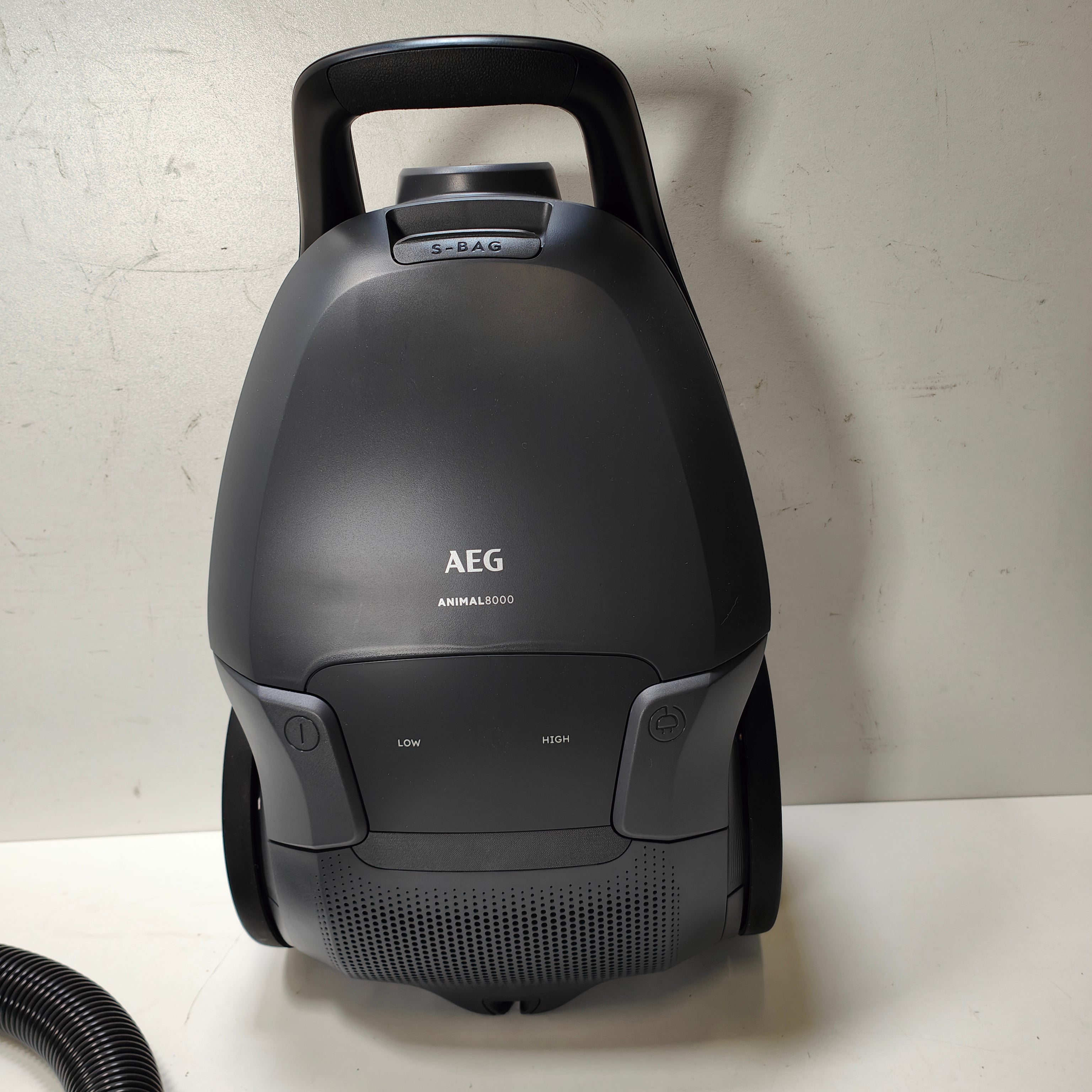 AEG AB81A2DG ANIMAL 8000 Vacuum Cleaner With Dust Bag - 69 dB - Tu