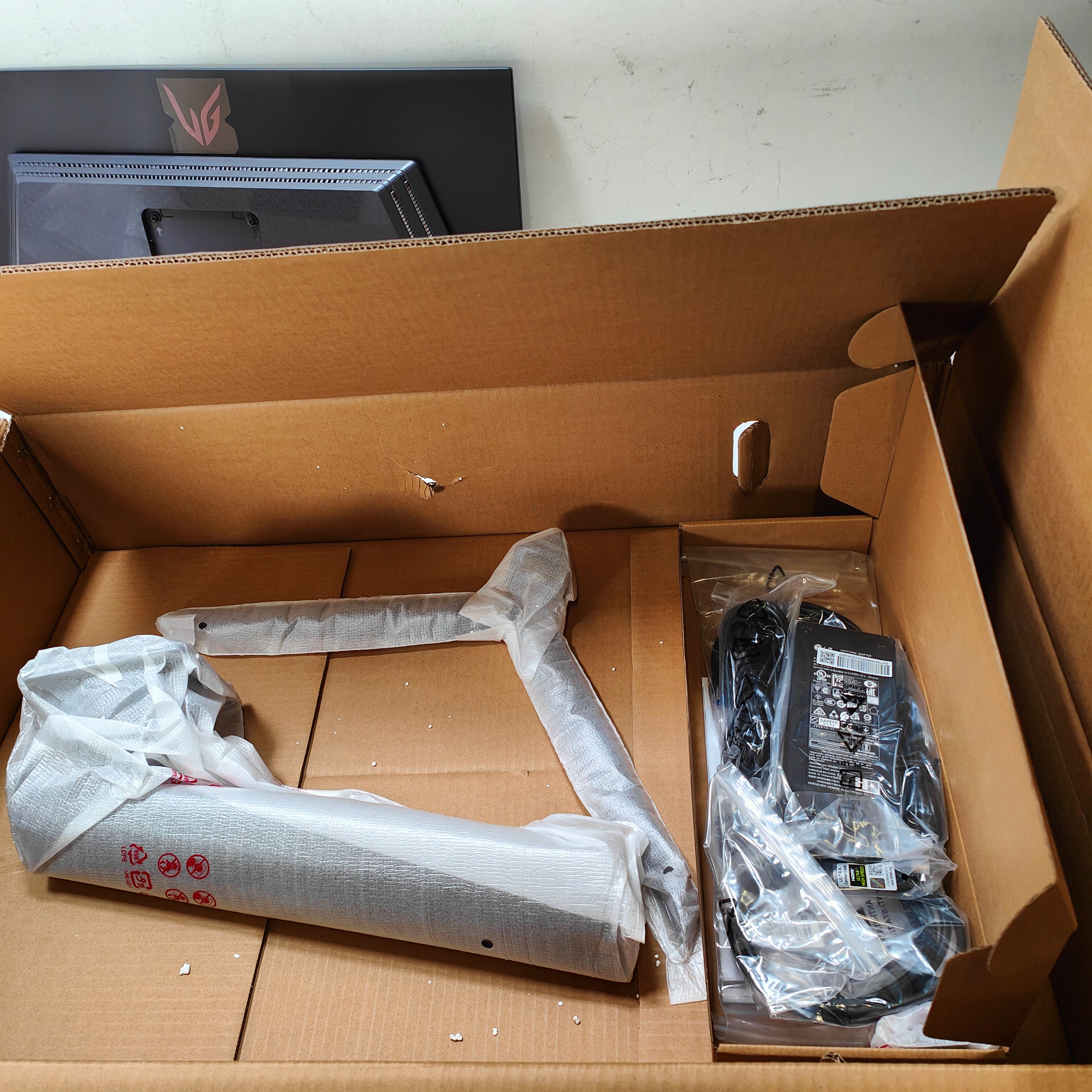 LG UltraGear 27GS95QE-B