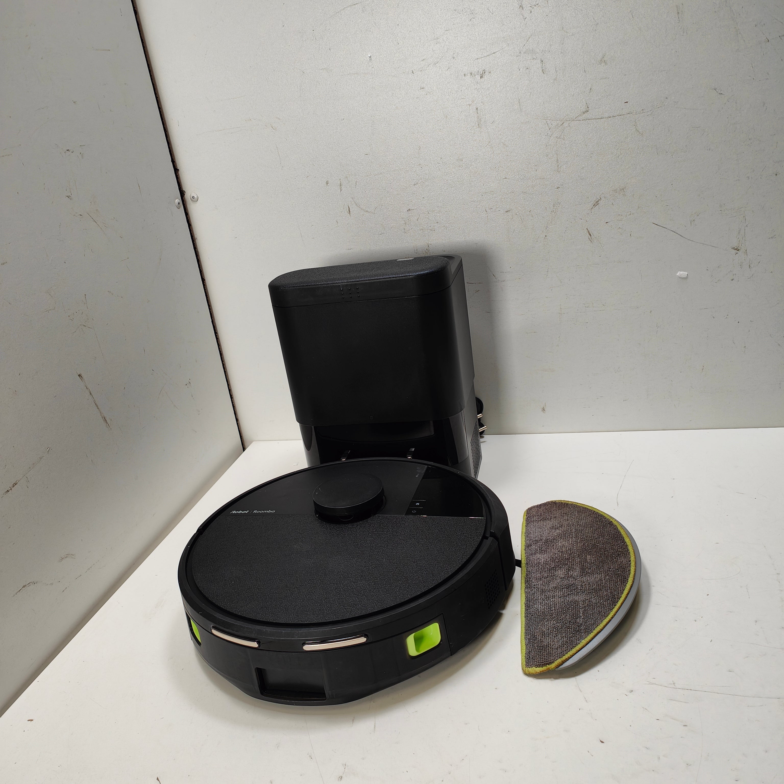 iRobot Roomba 105 Combo Robot + AutoEmpty Dock - zwart