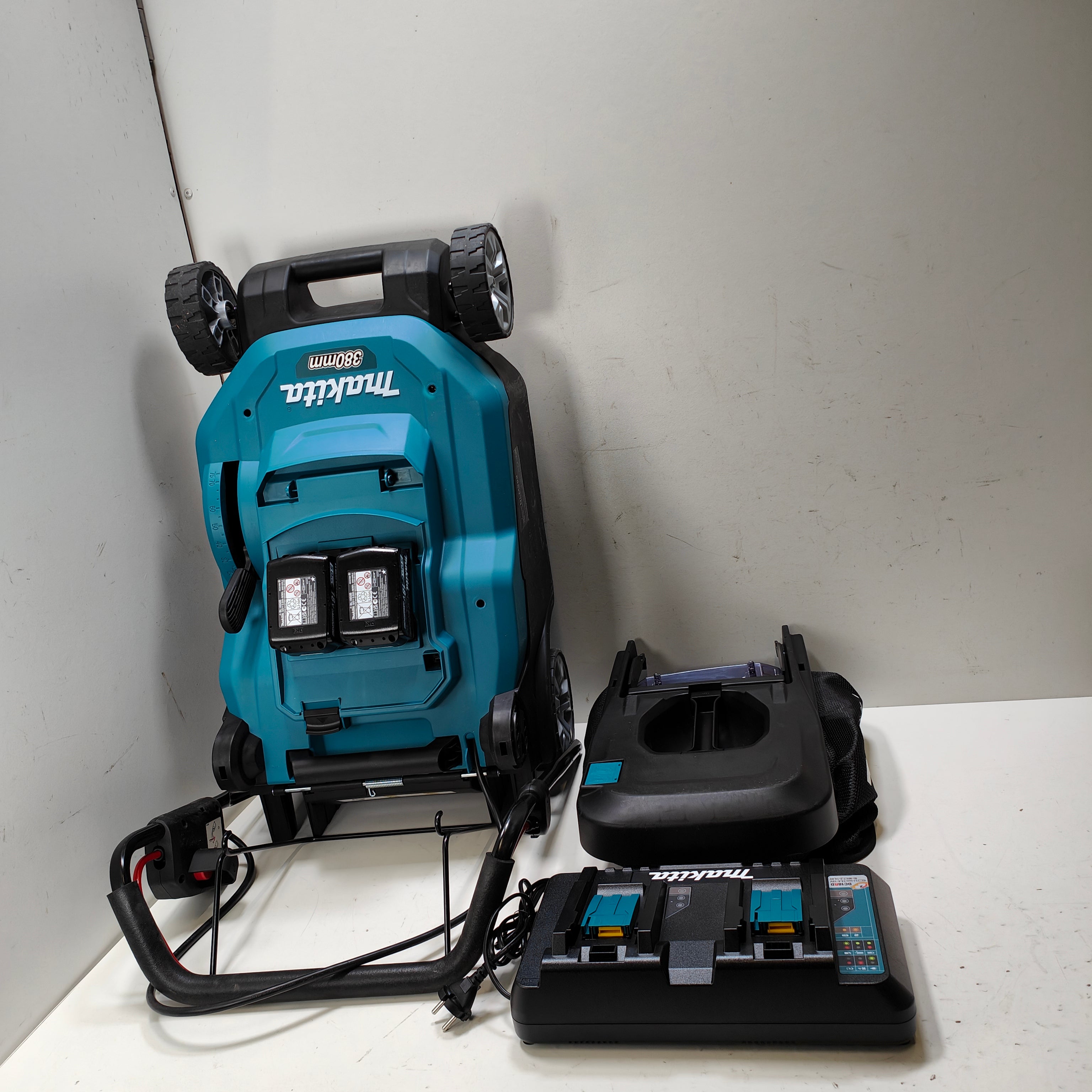 Makita DLM382PT2