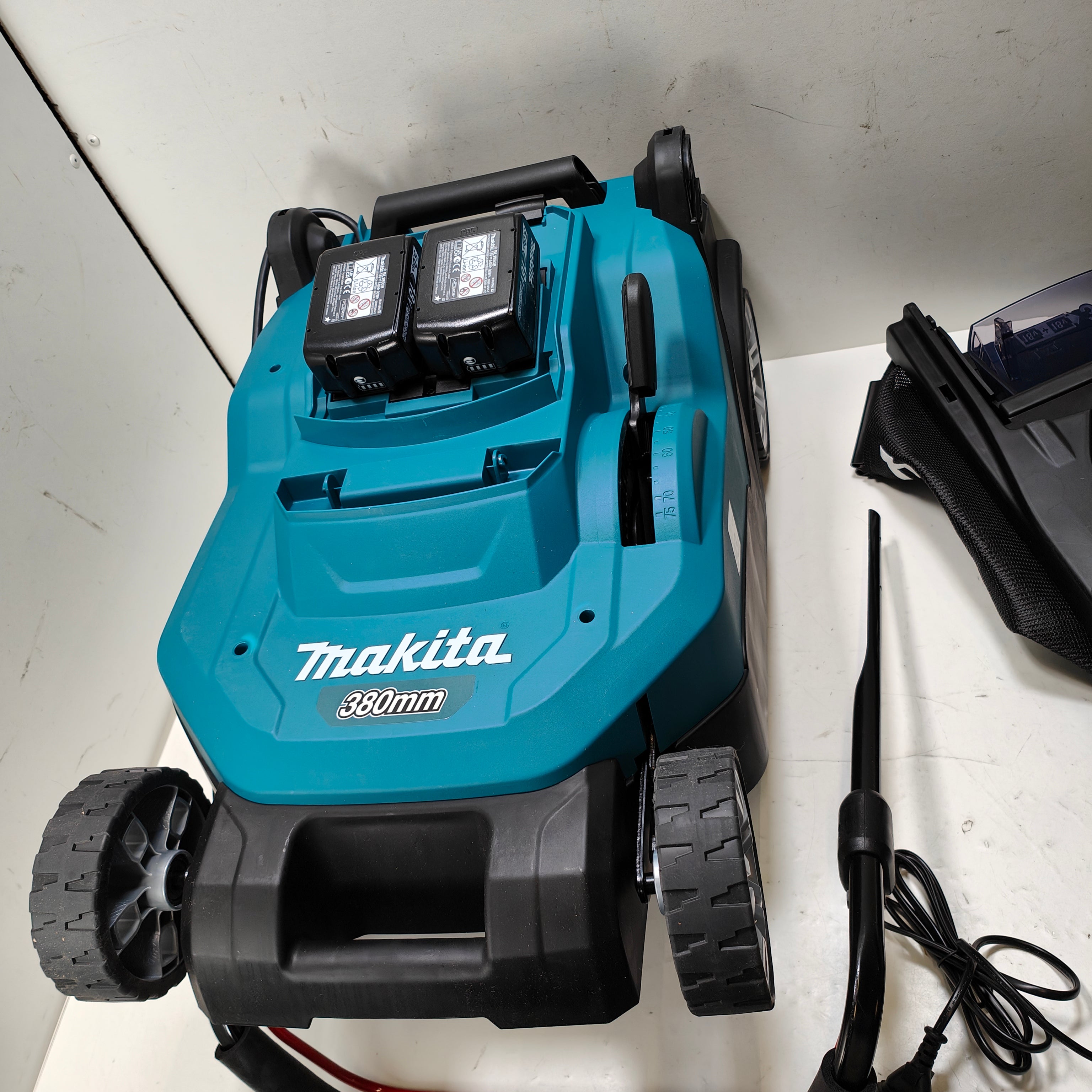 Makita DLM382PT2