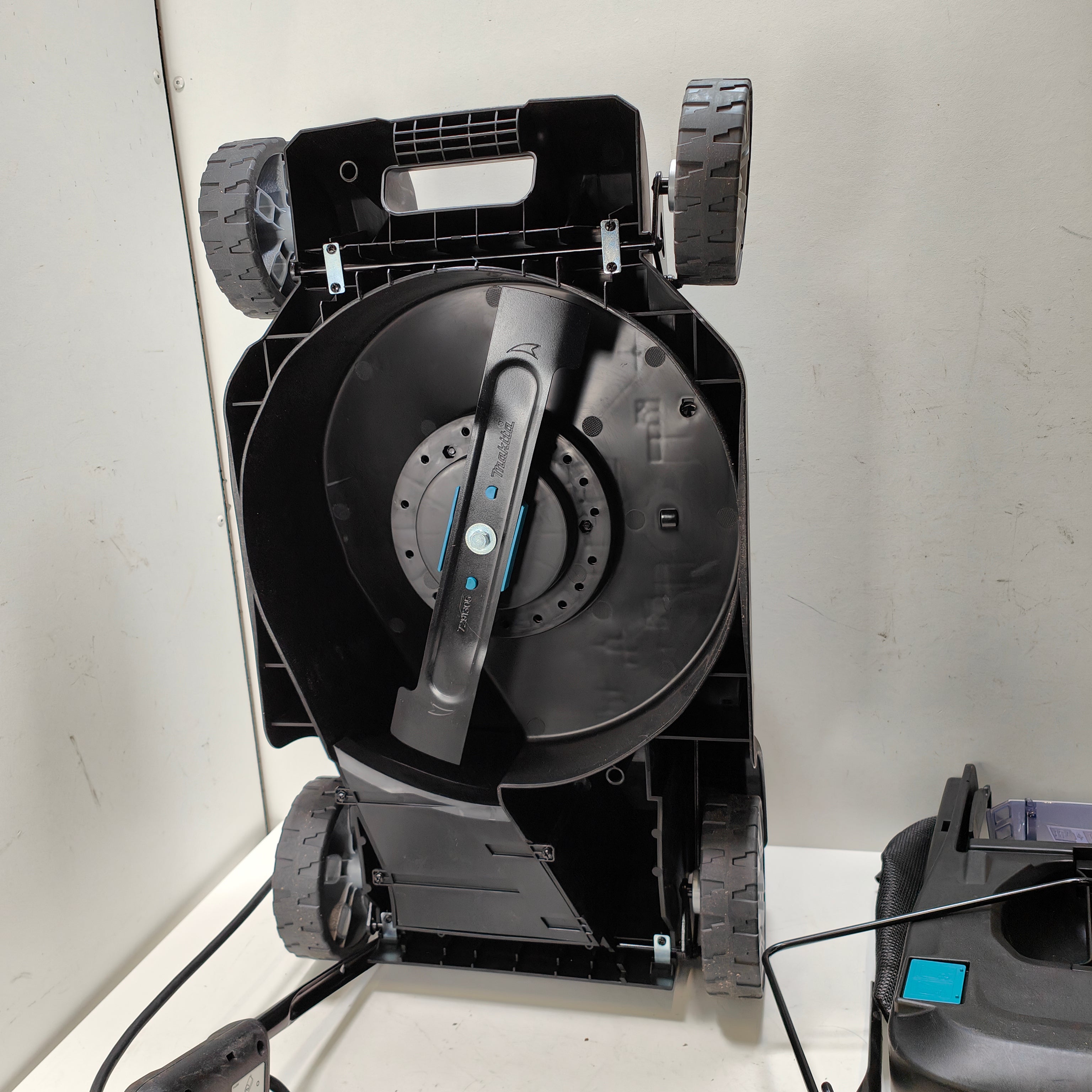 Makita DLM382PT2