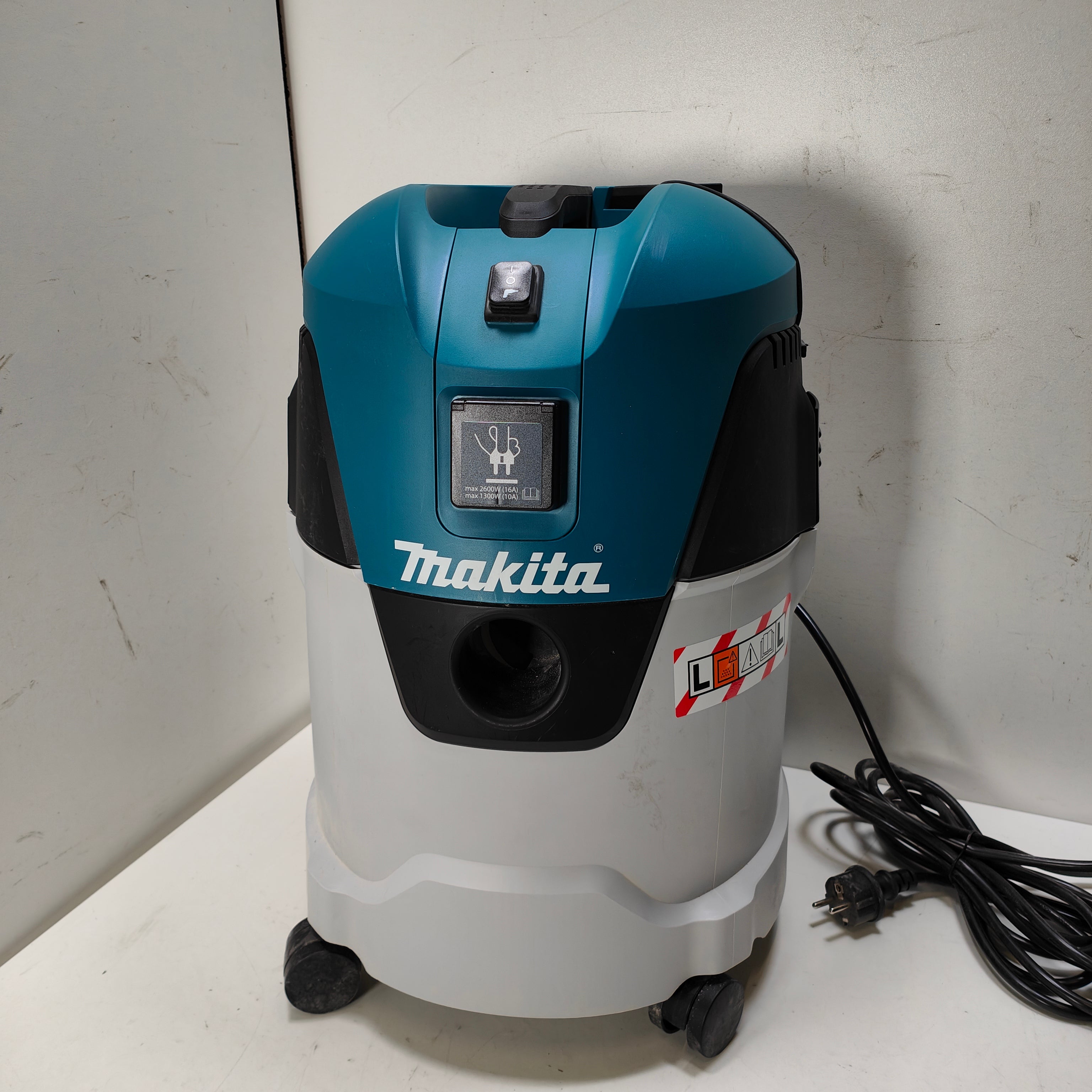 Makita VC2512L