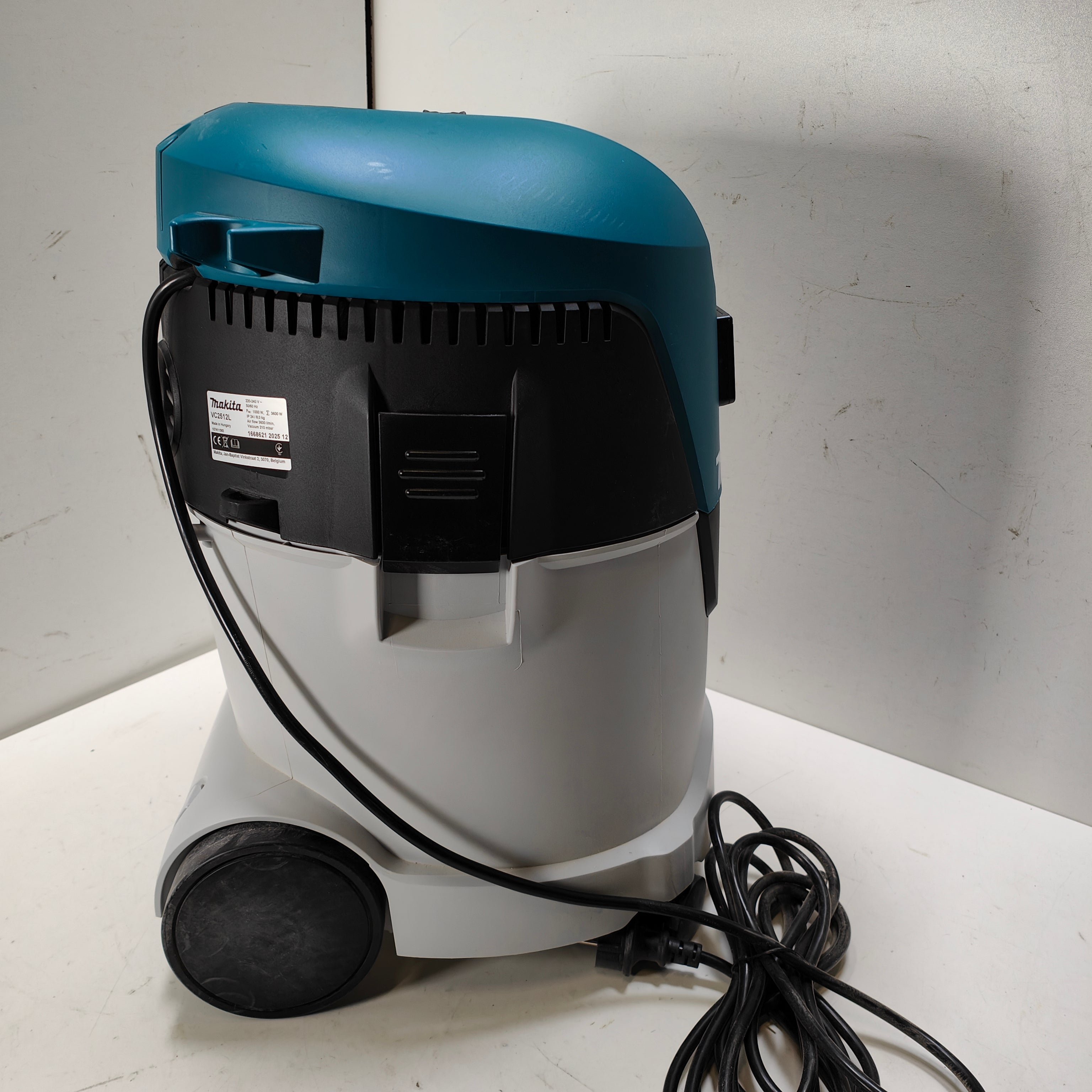 Makita VC2512L