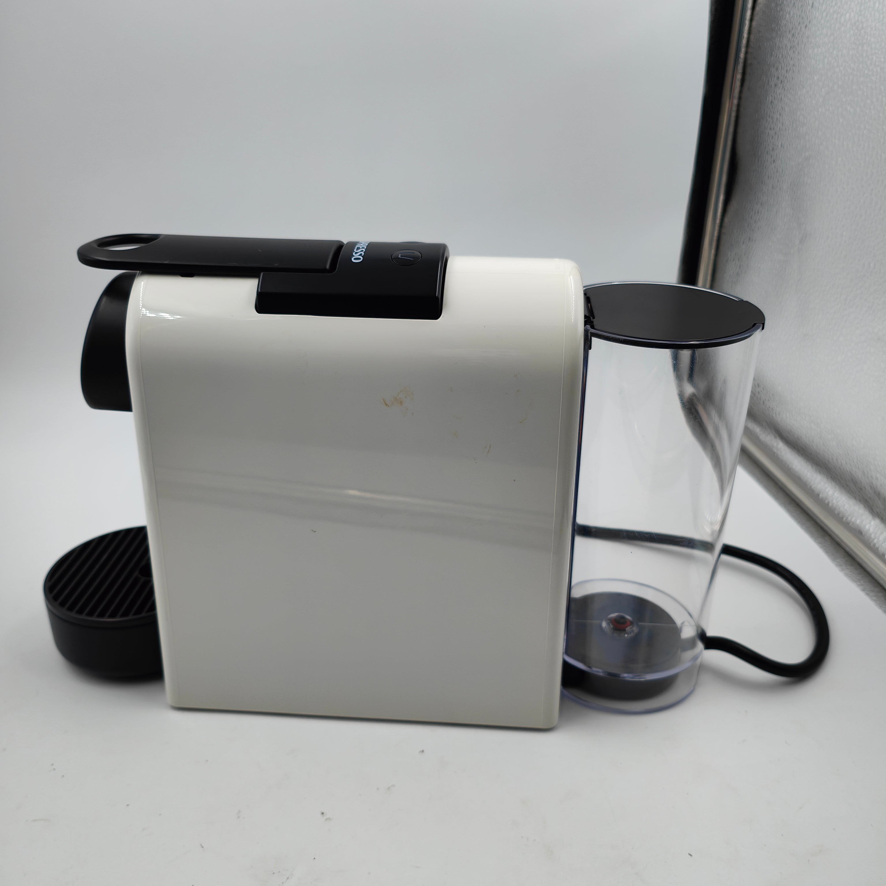 DeLonghi Essenza Mini EN85.W