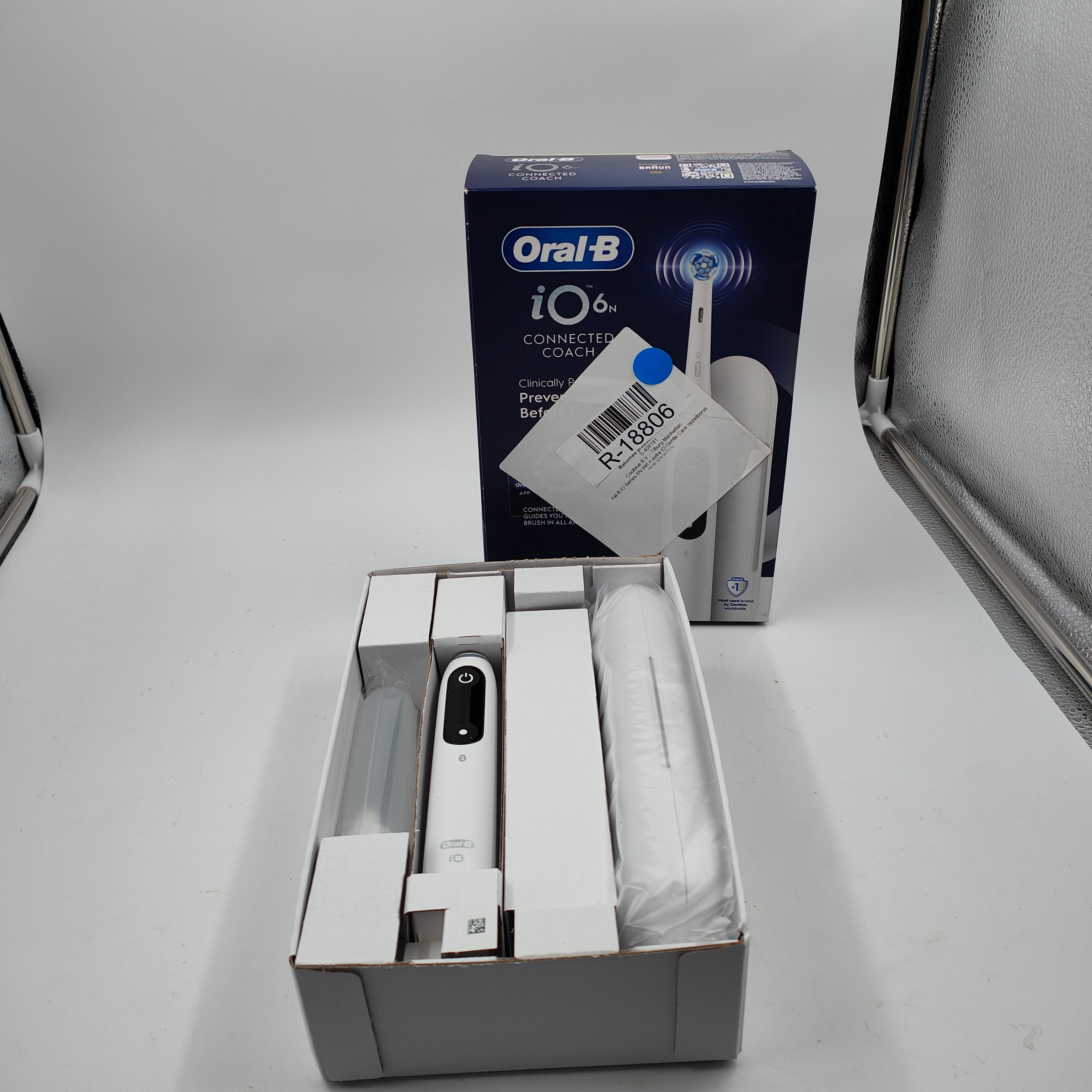 Oral-B iO Series 6N White + extra iO Gentle Care replacement brush head
