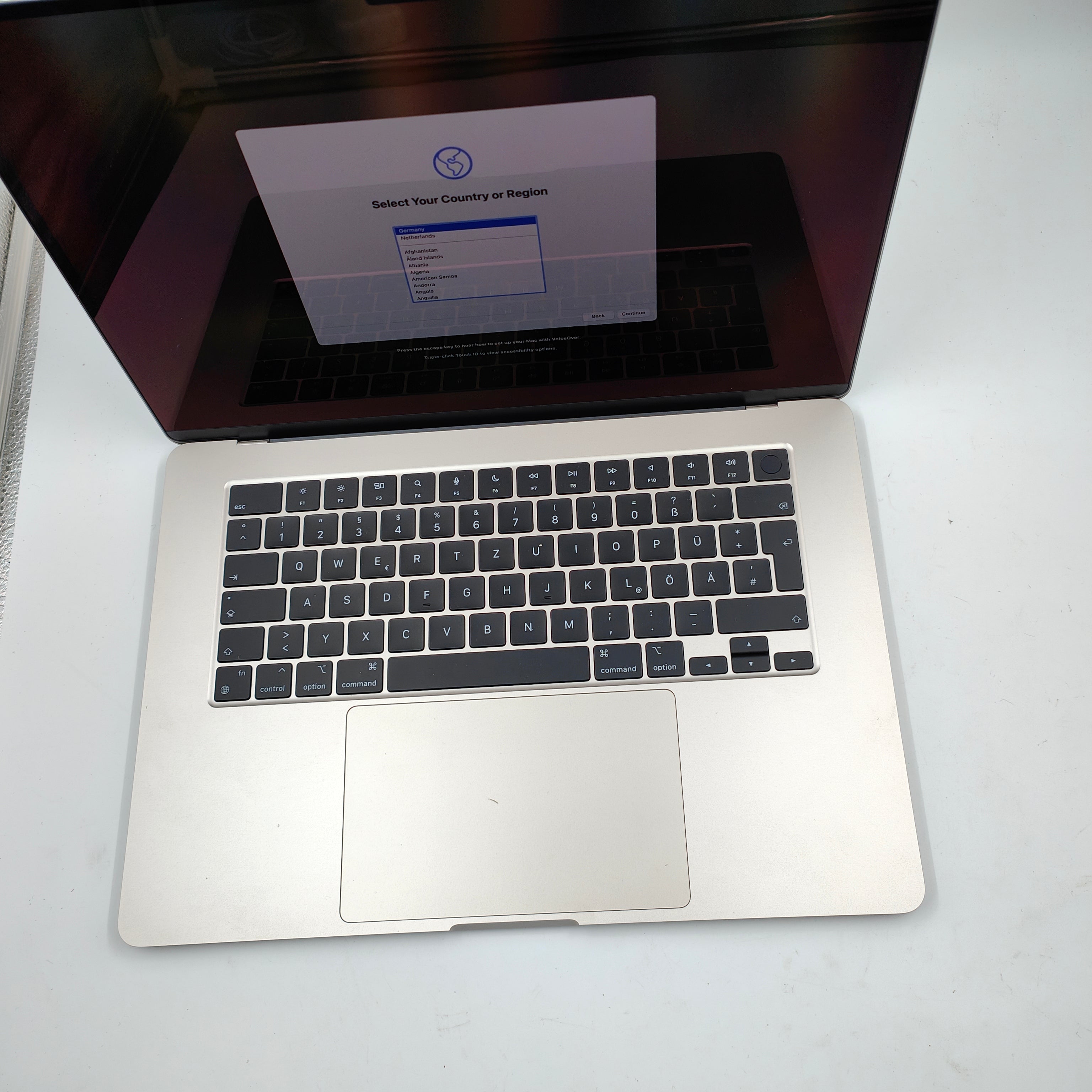 Apple MacBook Air 15" (2024) M3 (8/10) 8GB/256GB Starlight QWERTZ