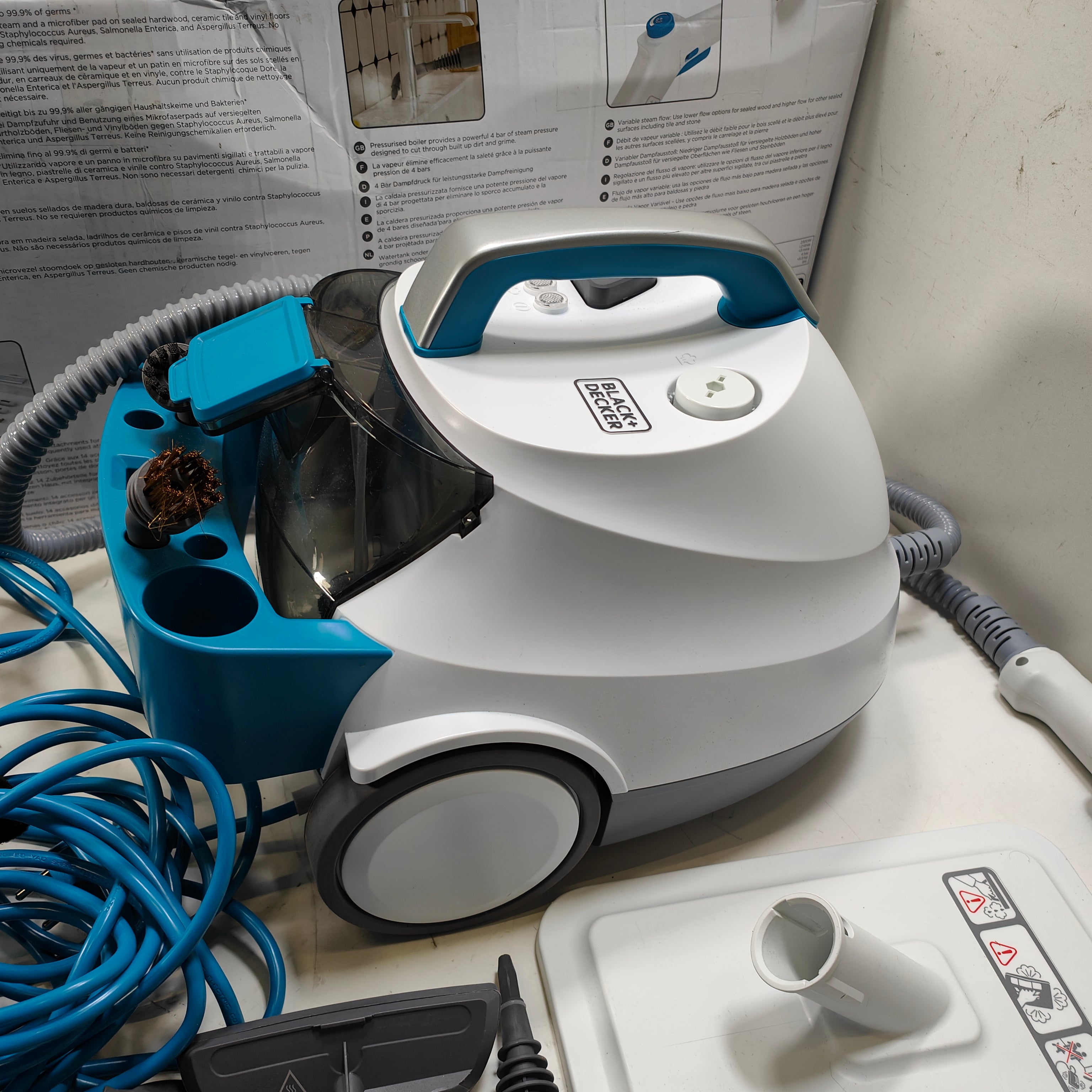 BLACK+DECKER 2300W 4Bar Dampfreiniger mit 14 Zubehörteilen