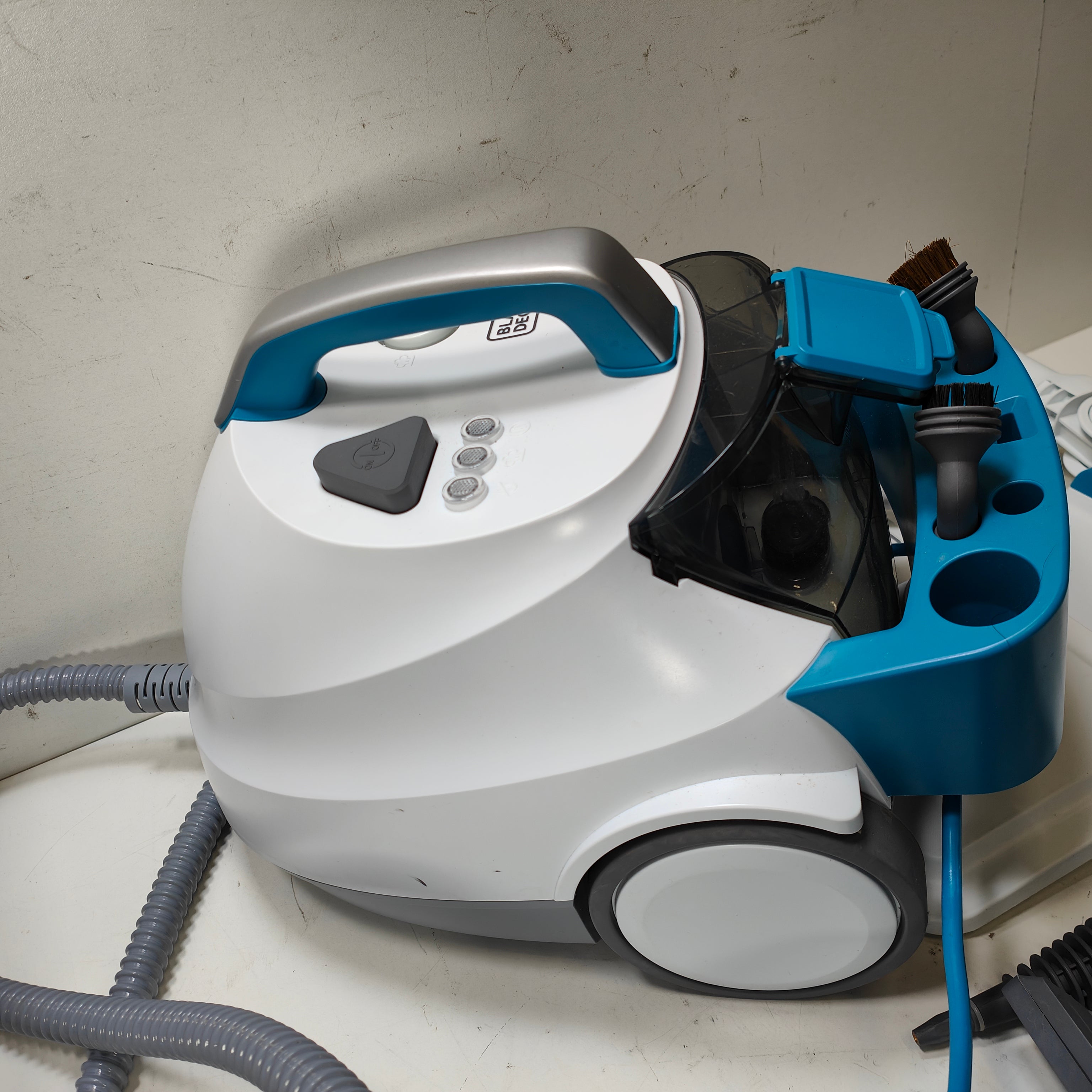 BLACK+DECKER 2300W 4Bar Dampfreiniger mit 14 Zubehörteilen