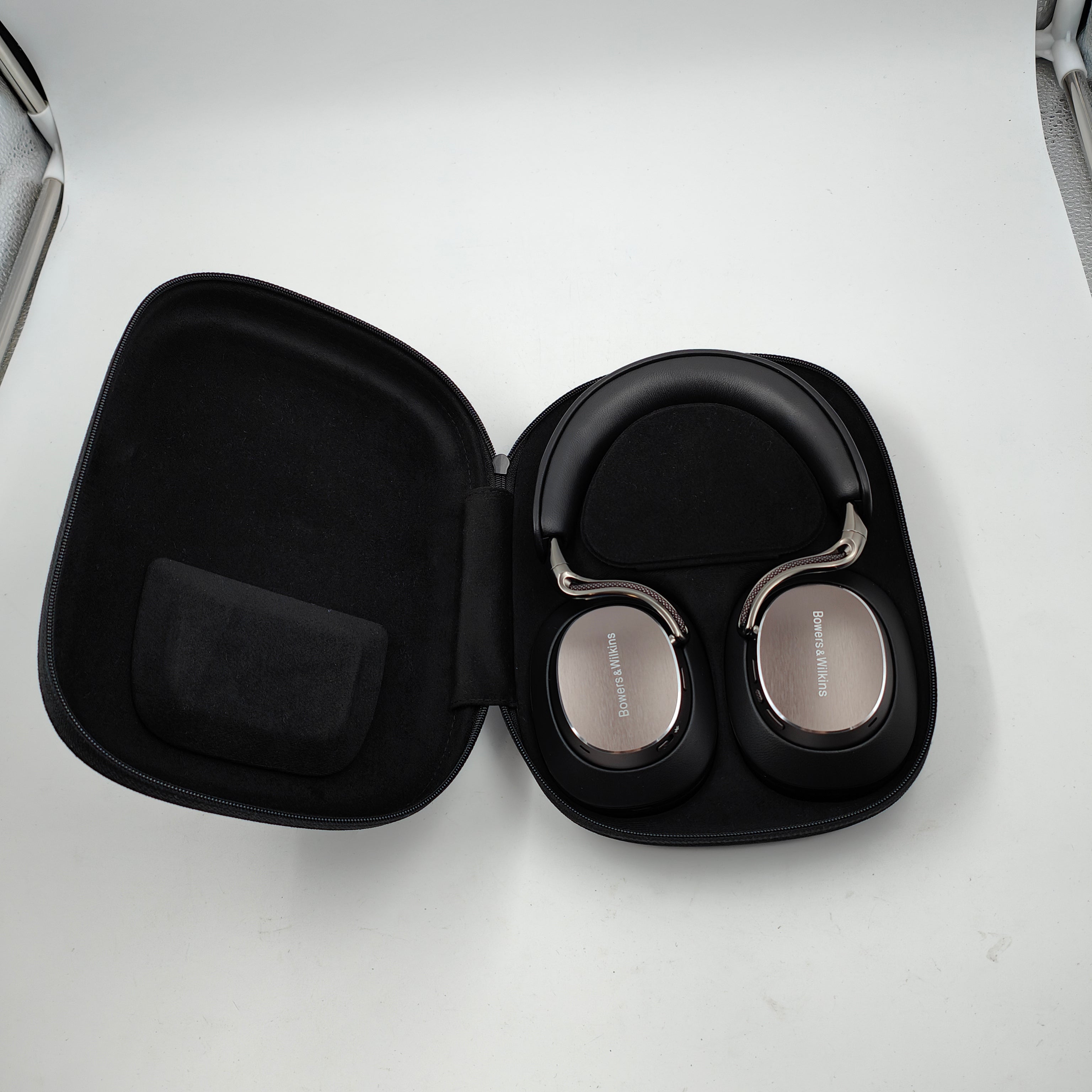 Bowers & Wilkins PX8 S2 Onyx Schwarz