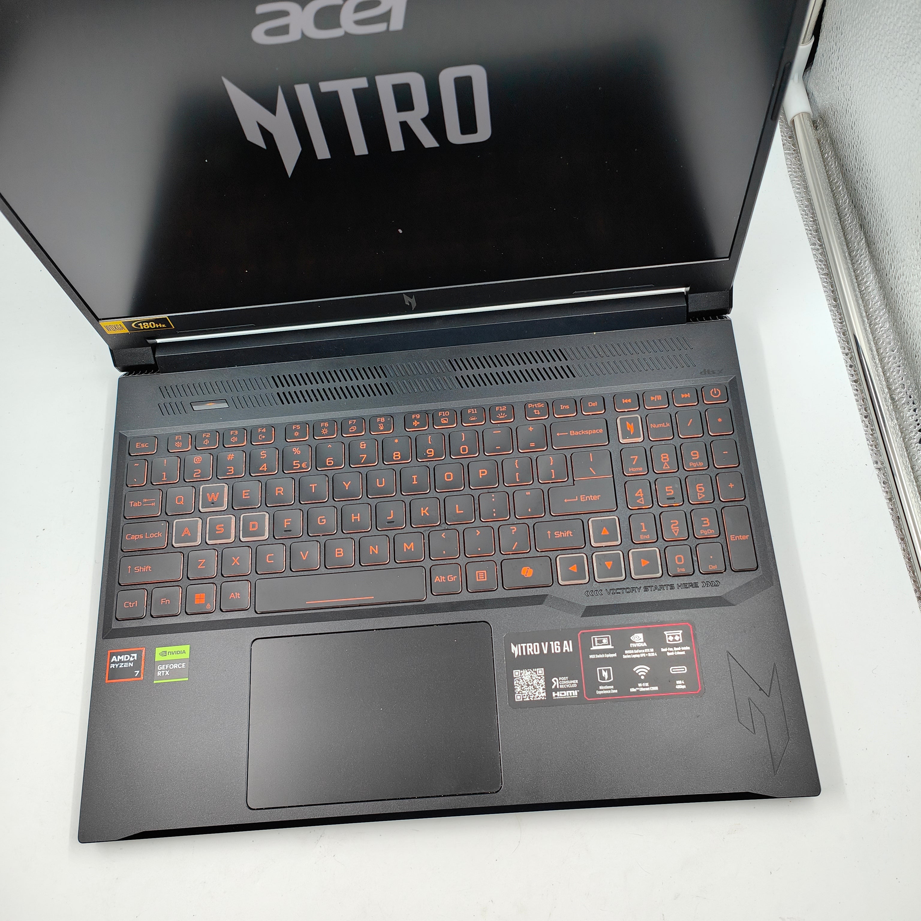 Acer Nitro V 16 AI ANV16-42-R8PW QWERTY
