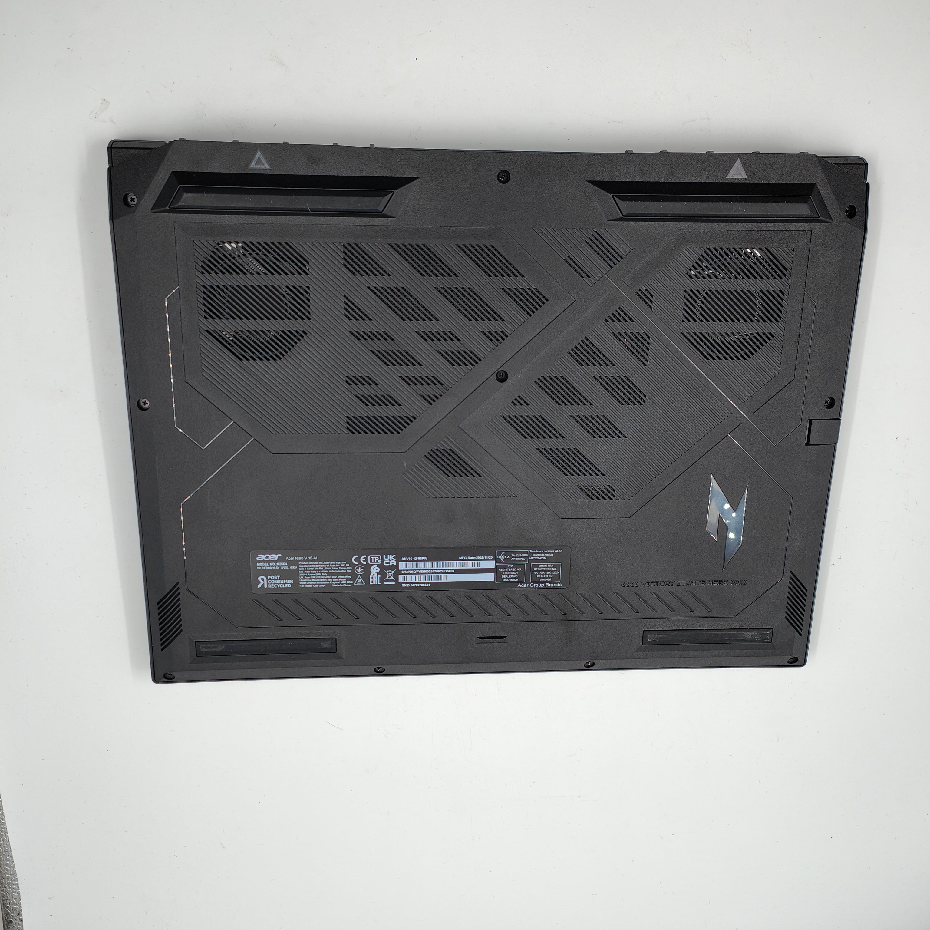 Acer Nitro V 16 AI ANV16-42-R8PW QWERTY