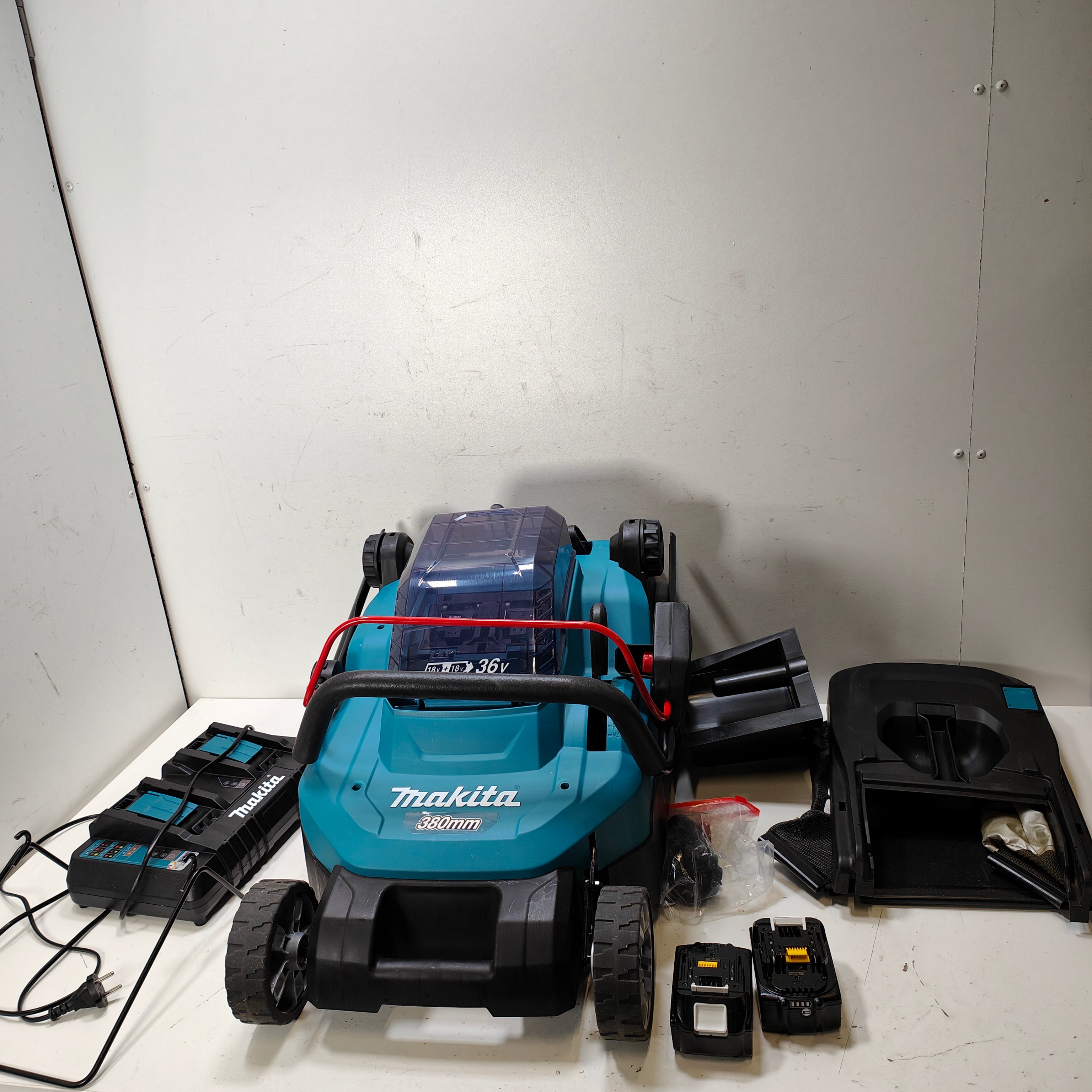 Makita DLM382PT2
