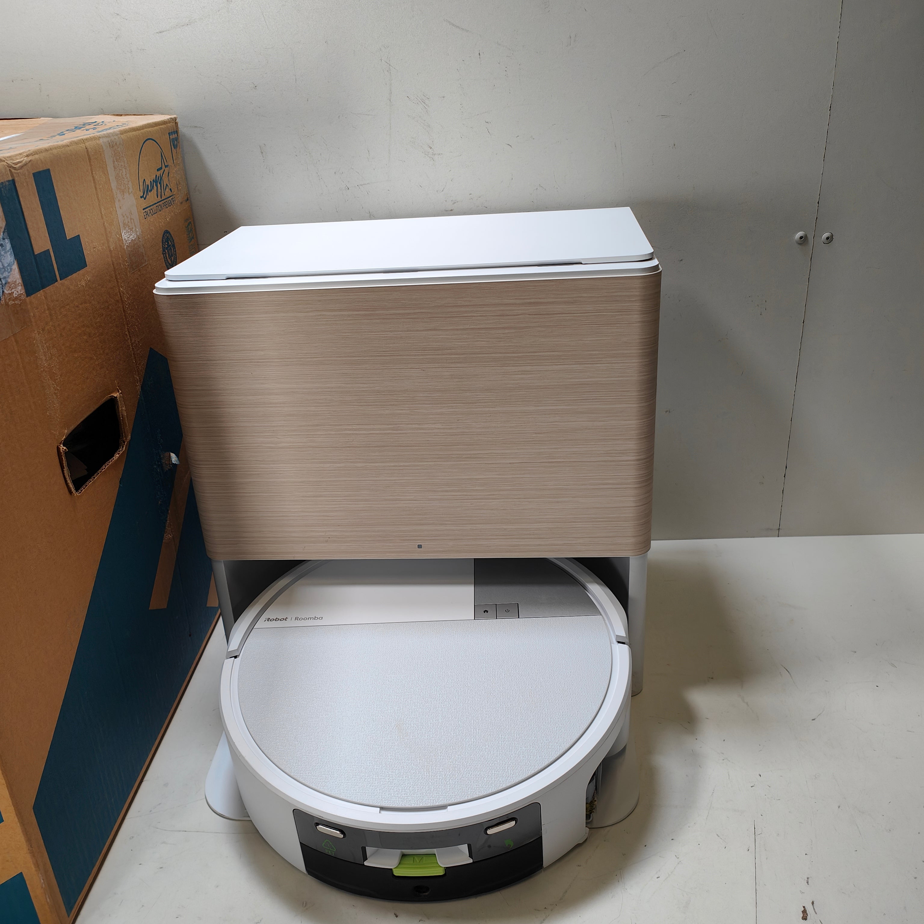 iRobot Roomba Max 705 Combo + White