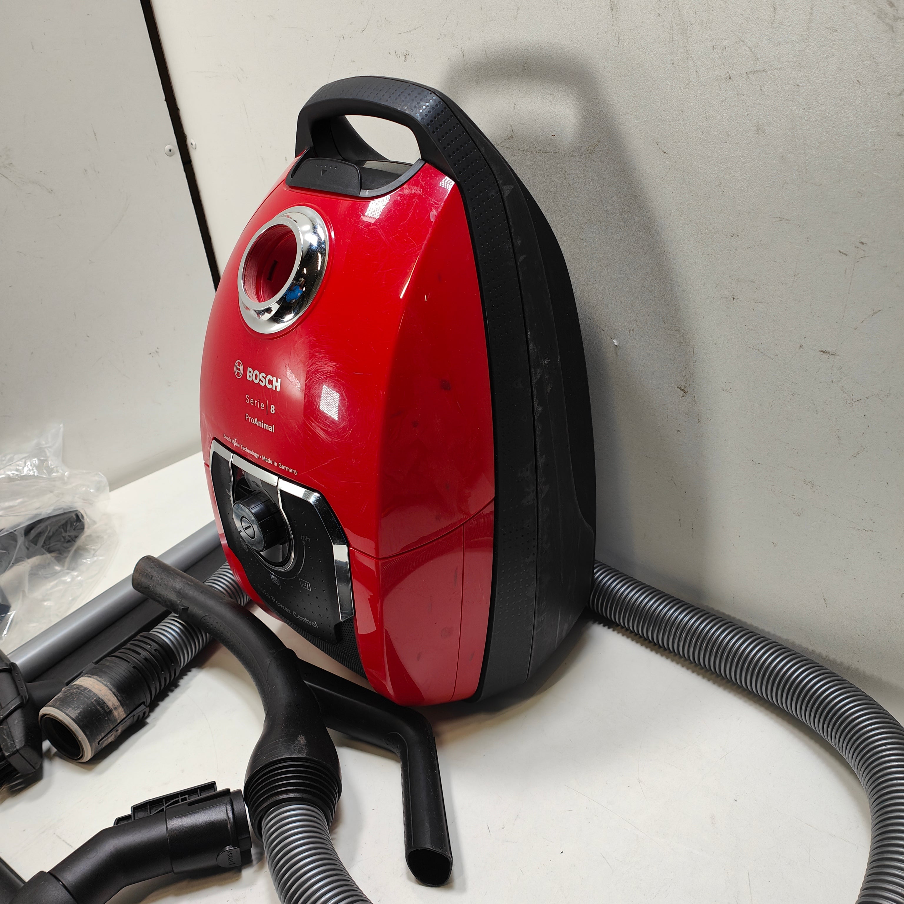 Bosch Serie 8 In'genius ProAnimal BGB8PET3A