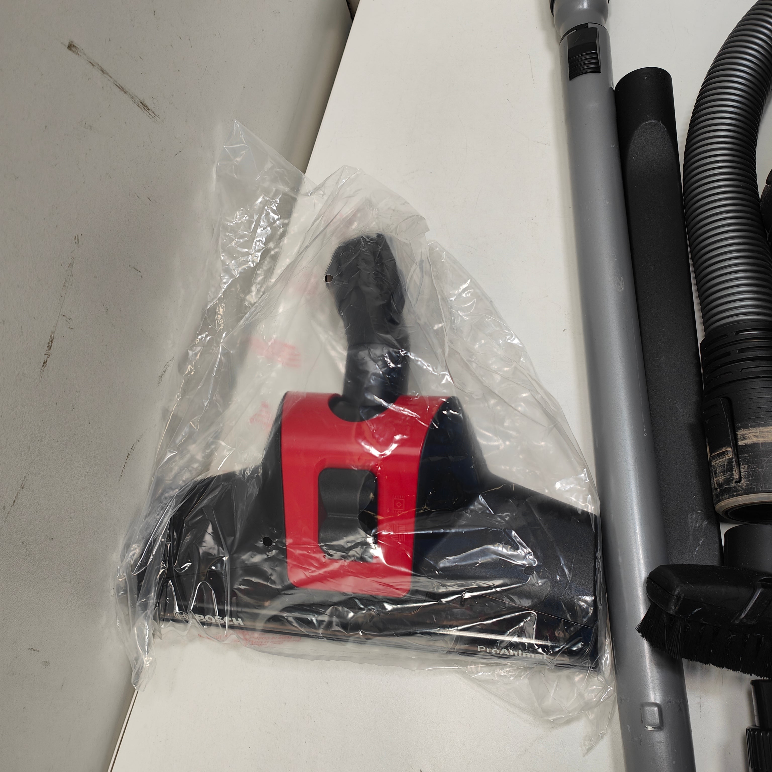 Bosch Serie 8 In'genius ProAnimal BGB8PET3A