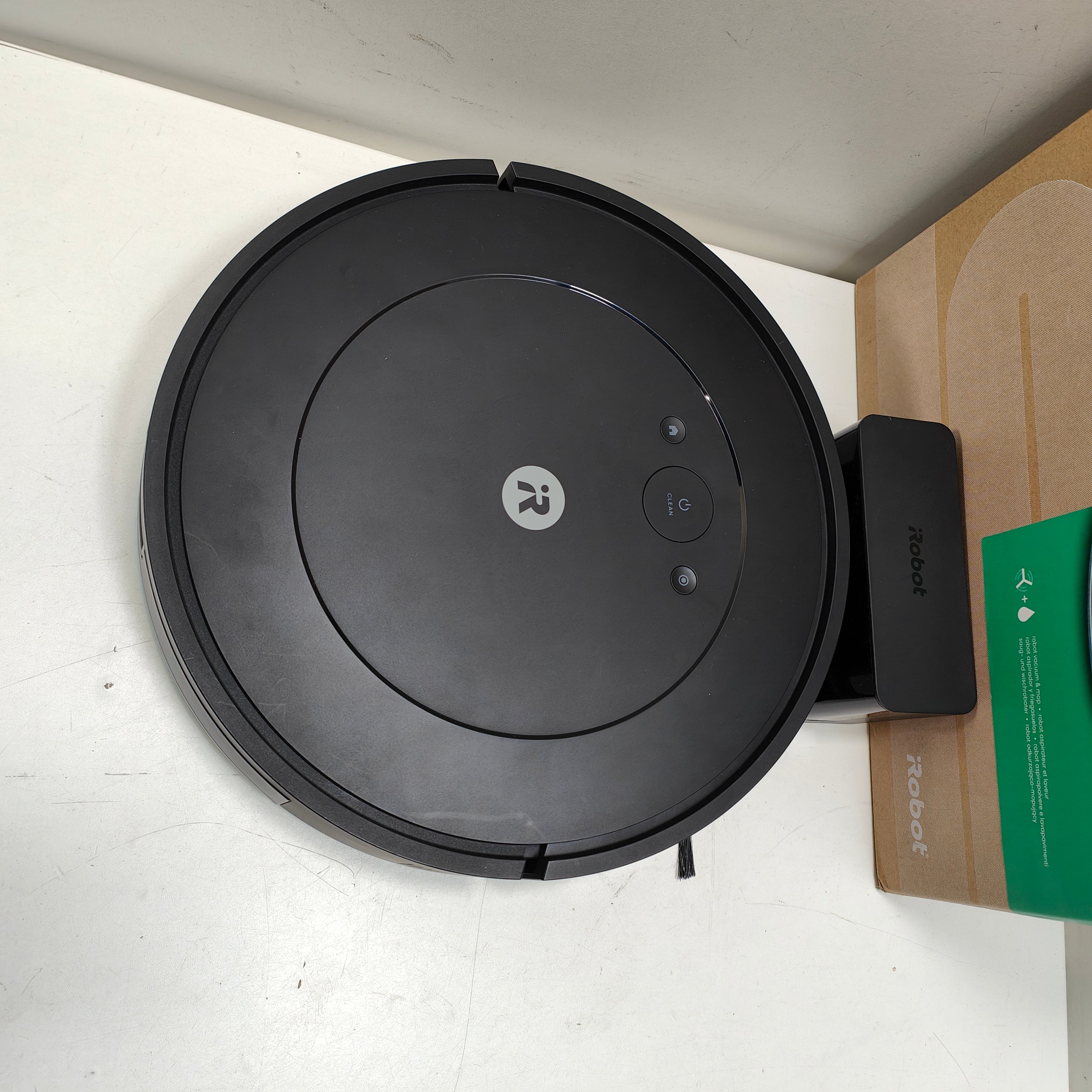 iRobot Roomba Combo Essential Y011040