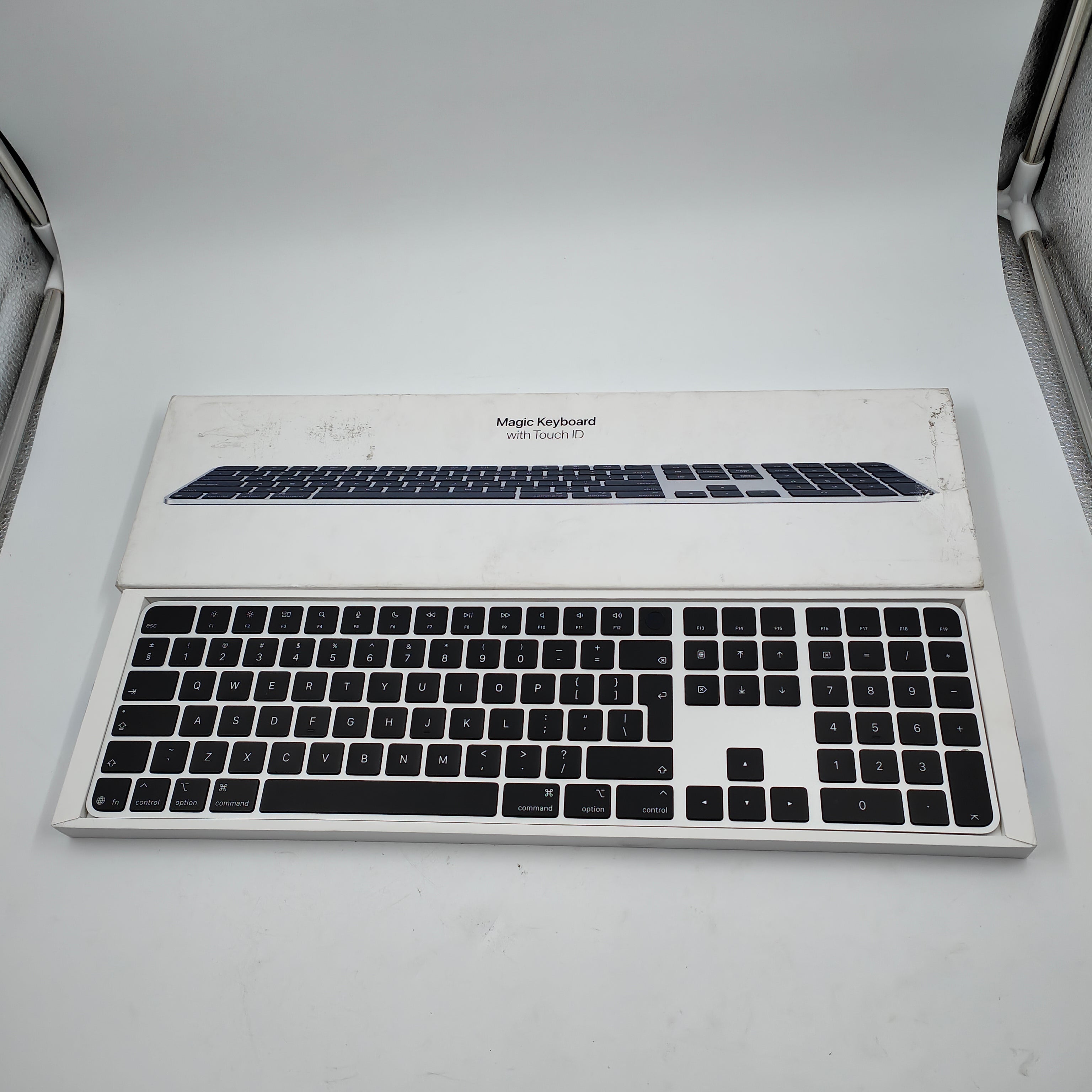 Apple-Tastatur mit numerischem Tastenfeld und Touch ID (2024) QWERTY