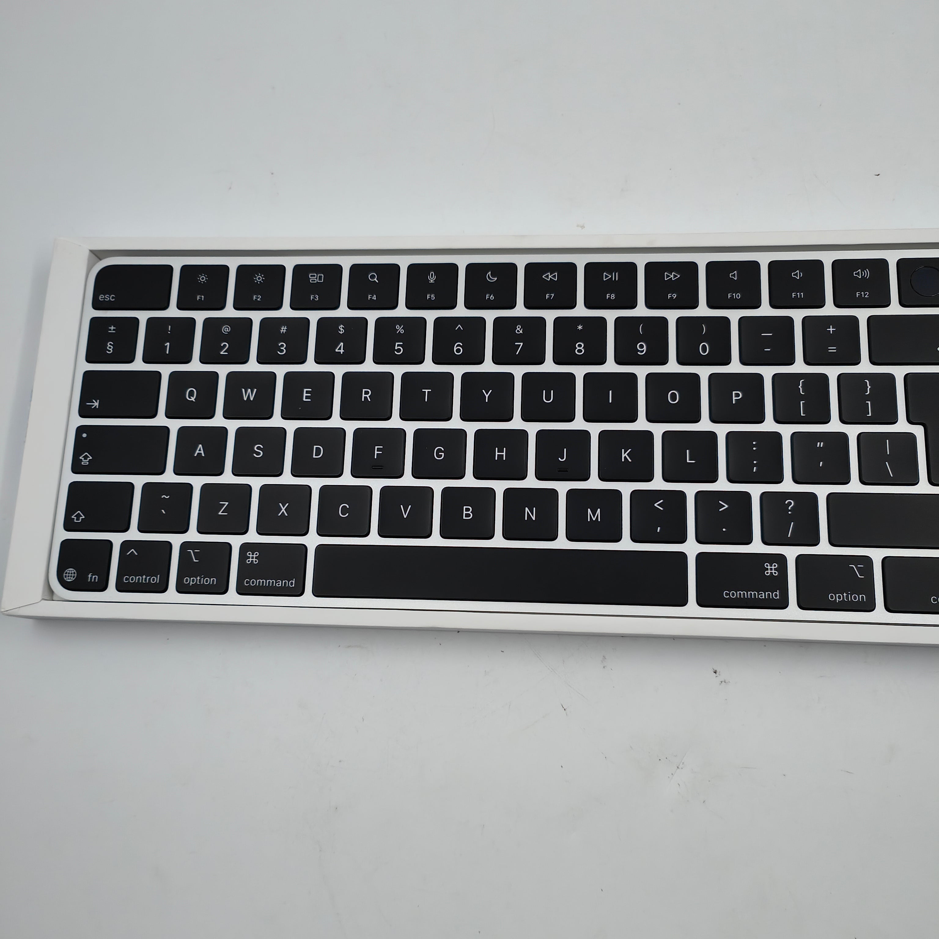 Apple-Tastatur mit numerischem Tastenfeld und Touch ID (2024) QWERTY