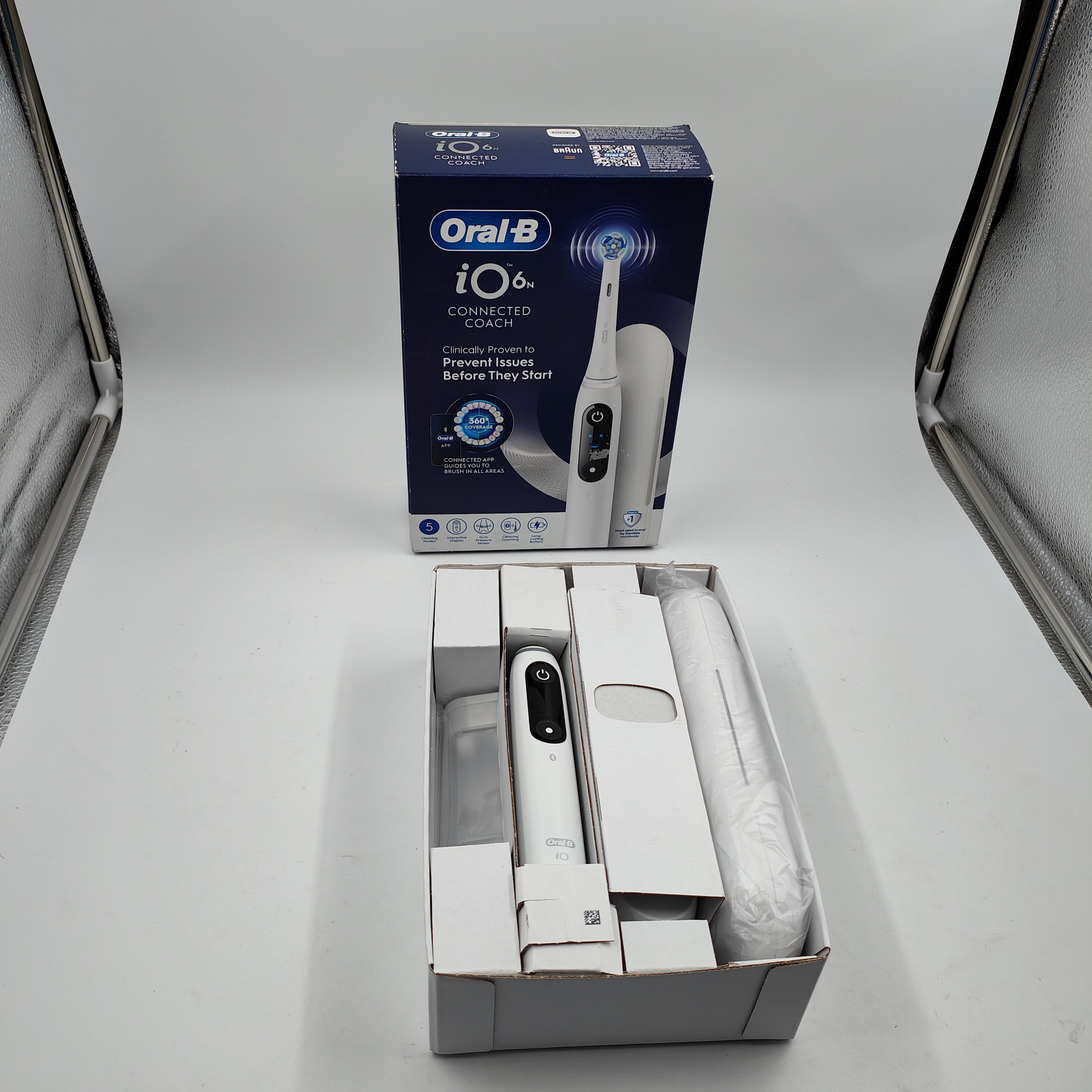 Oral-B iO Series 6N White + extra iO Gentle Care replacement brush head