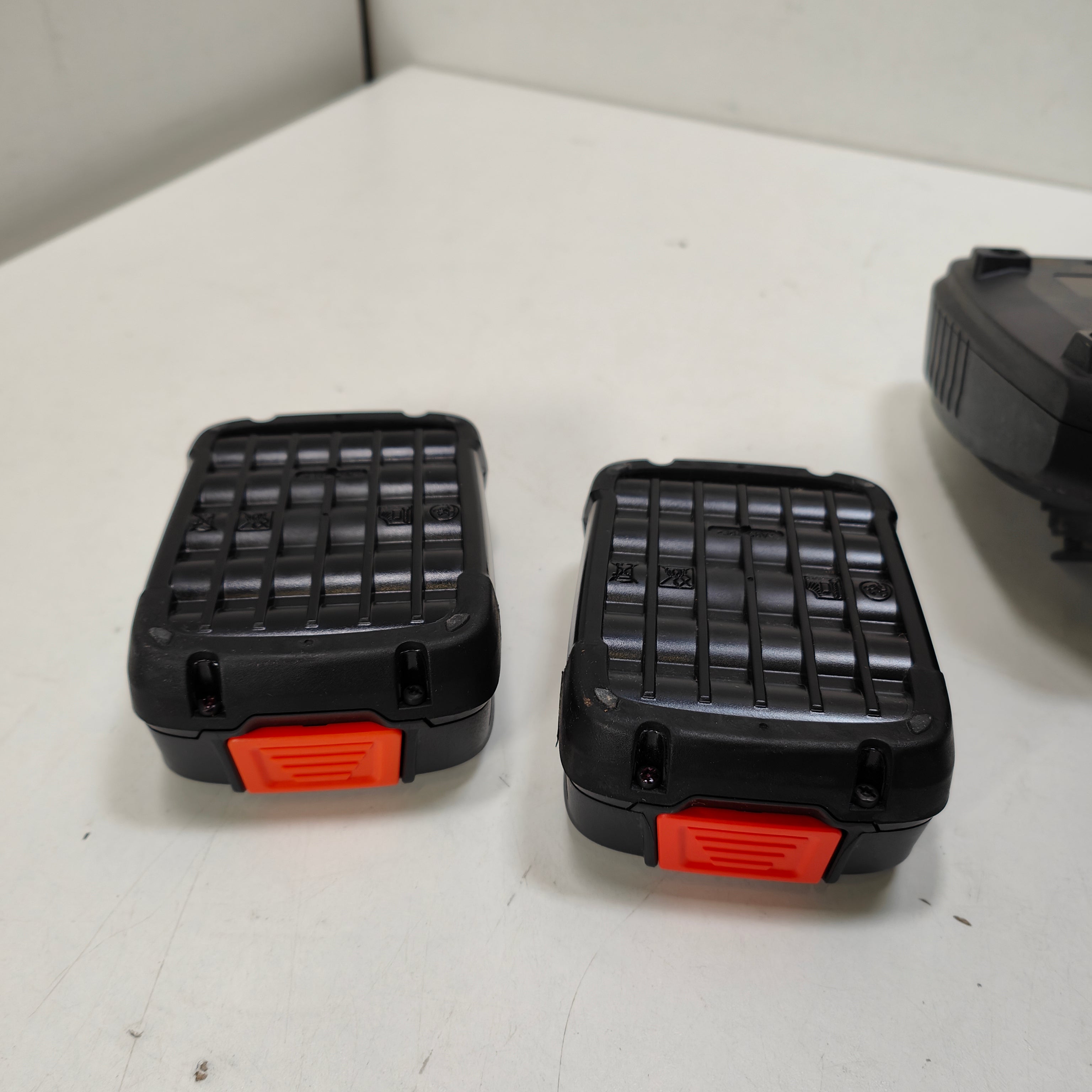 Gardena P4A QC 18V 2,5 Ah Akku (2x) + Ladegerät
