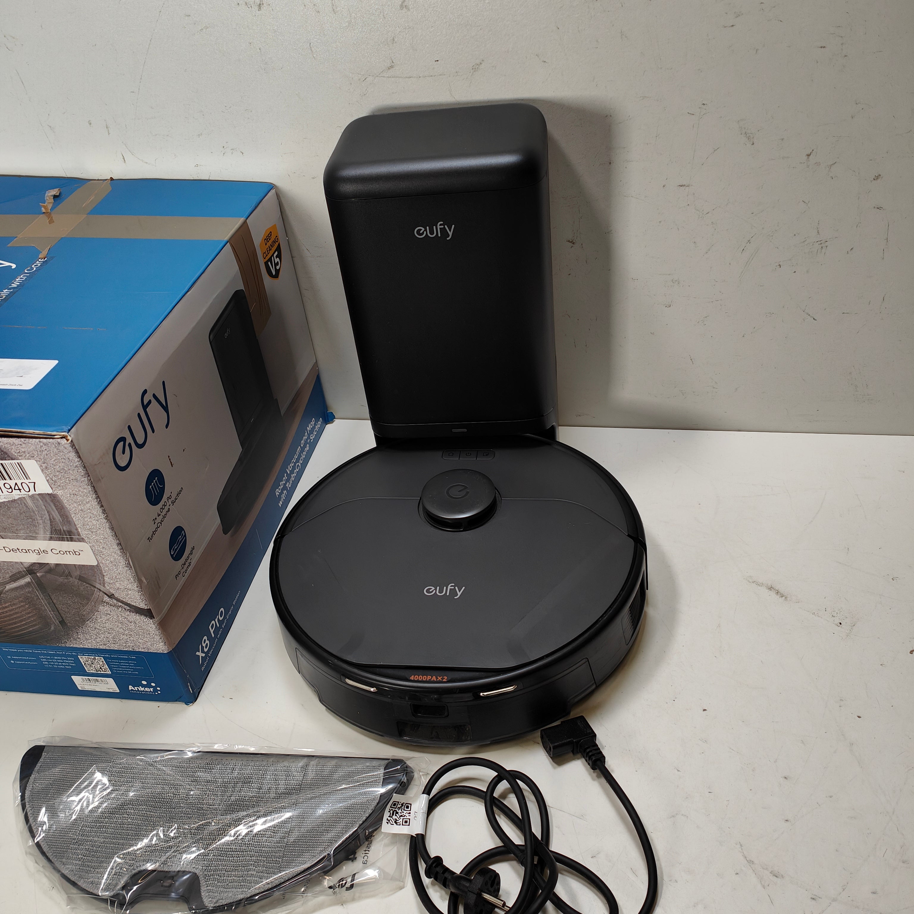 iRobot Roomba Plus 405 Combo-Roboter + Autowash-Dock Schwarz