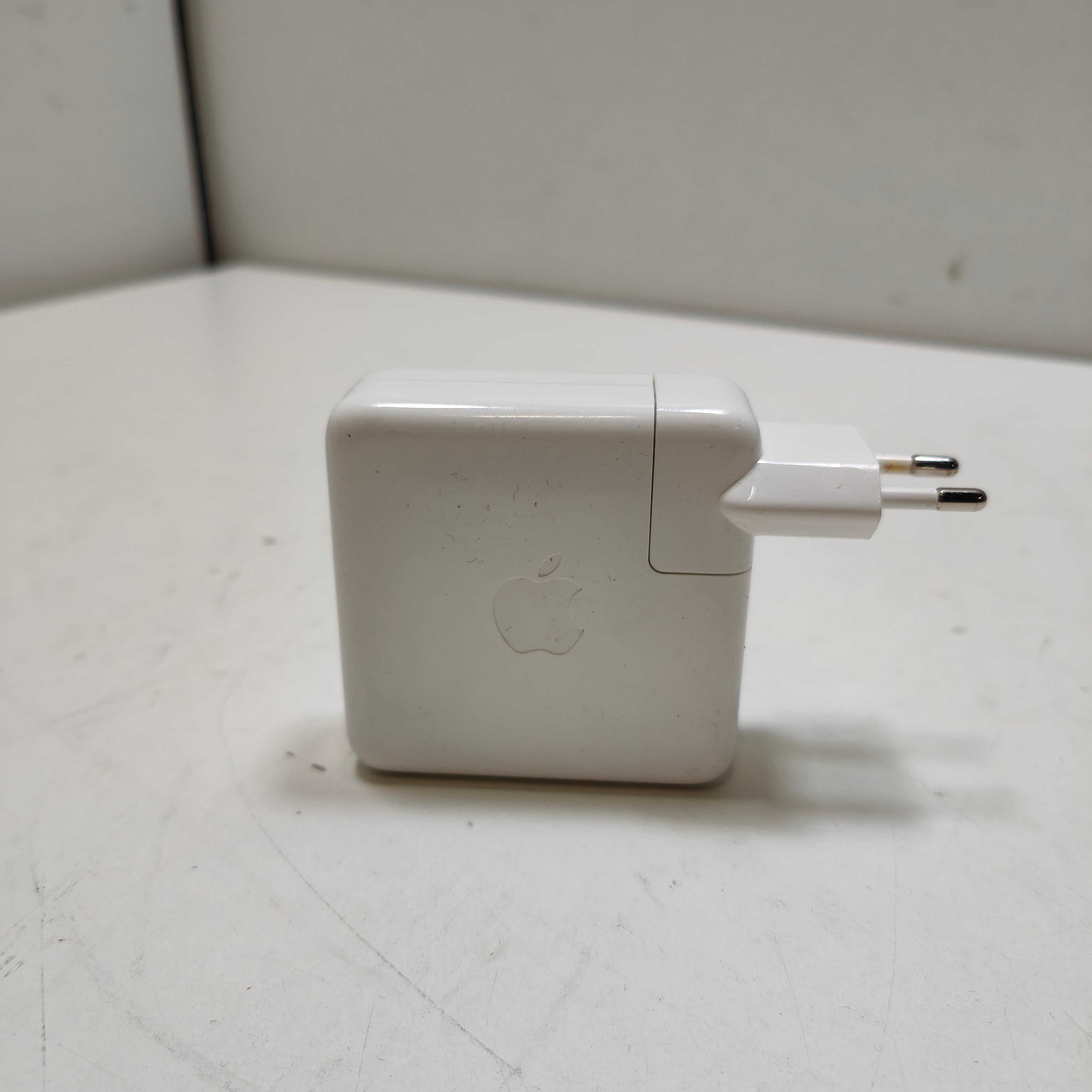 Adaptateur secteur USB-C 61W pour Apple MacBook (sans câble)