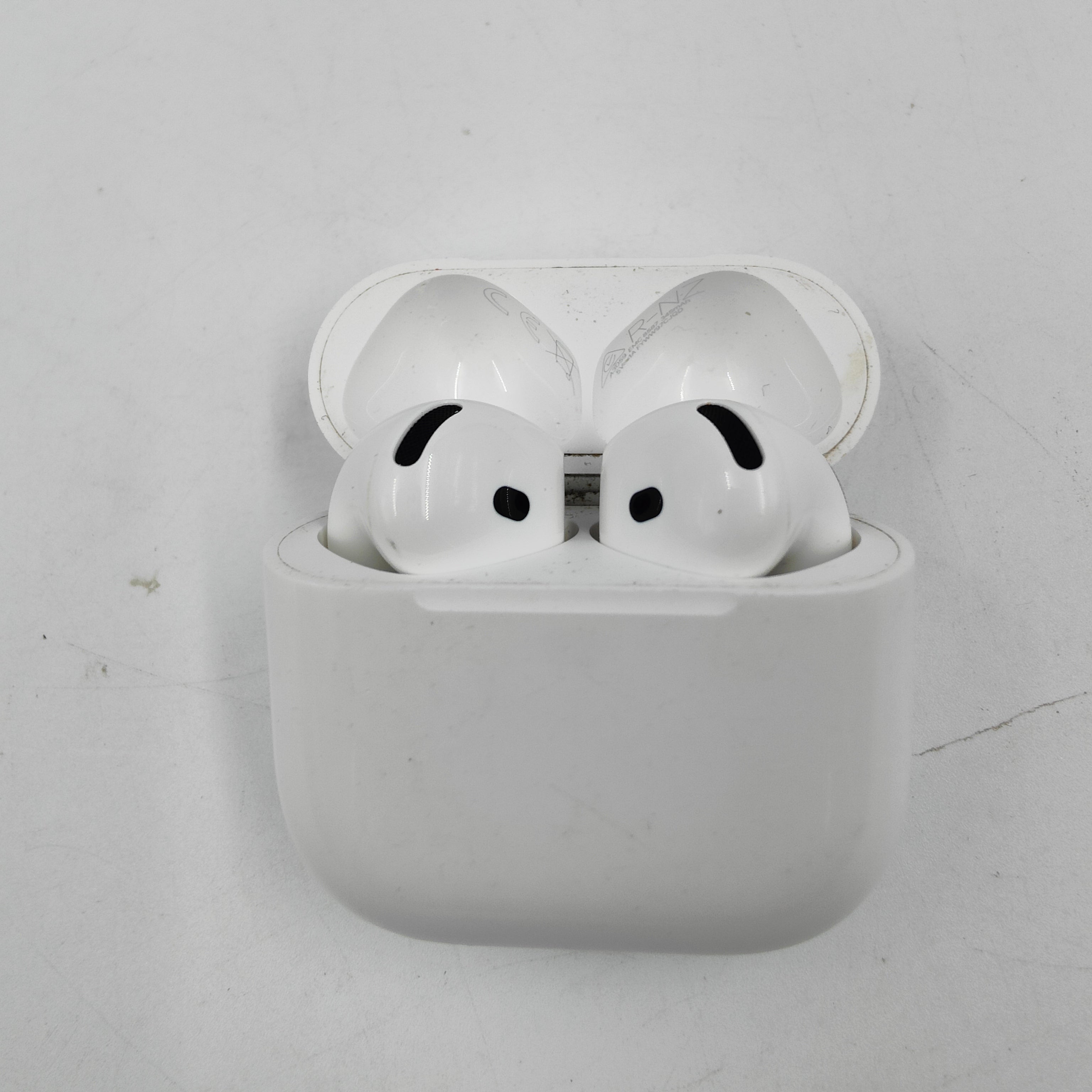 Apple AirPods 4 avec suppression active du bruit