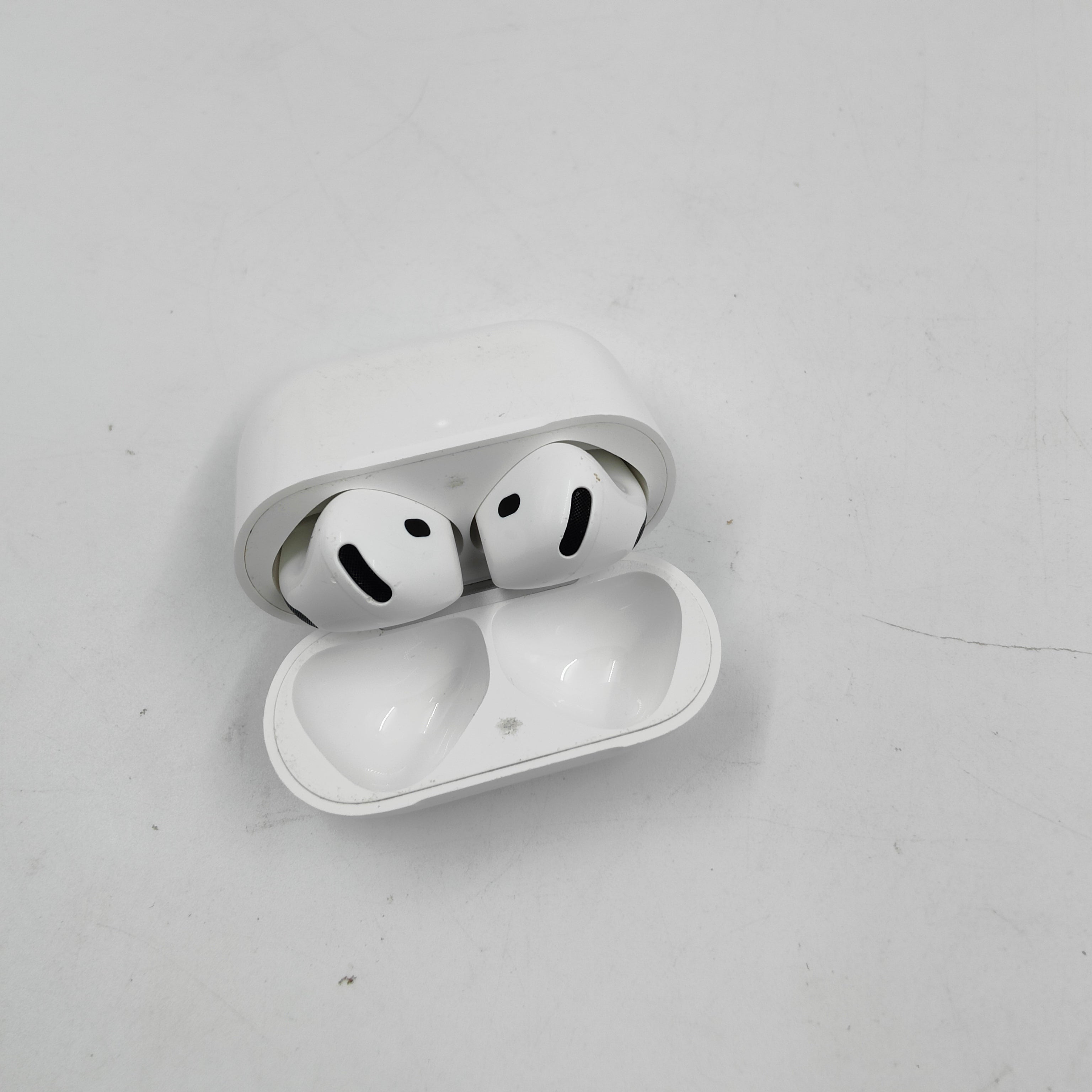 Apple AirPods 4 avec suppression active du bruit