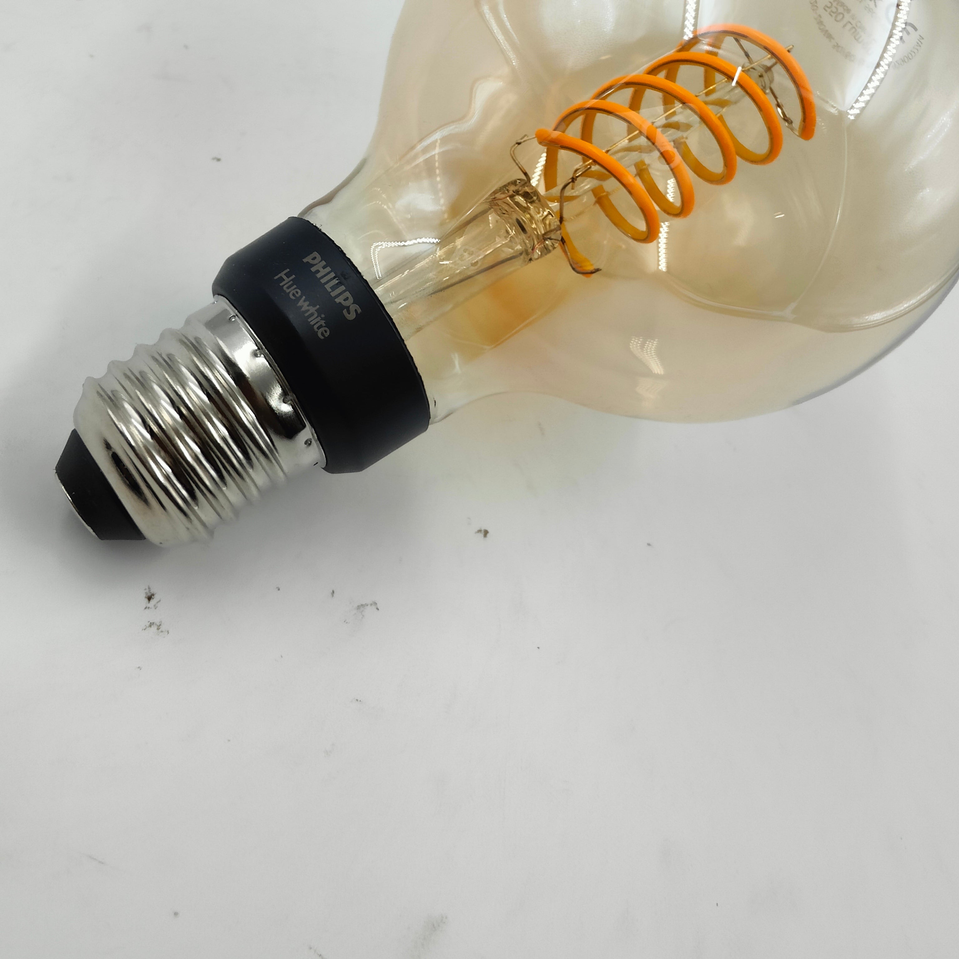 Ampoule filament Philips Hue White Ambiance Globe E27
