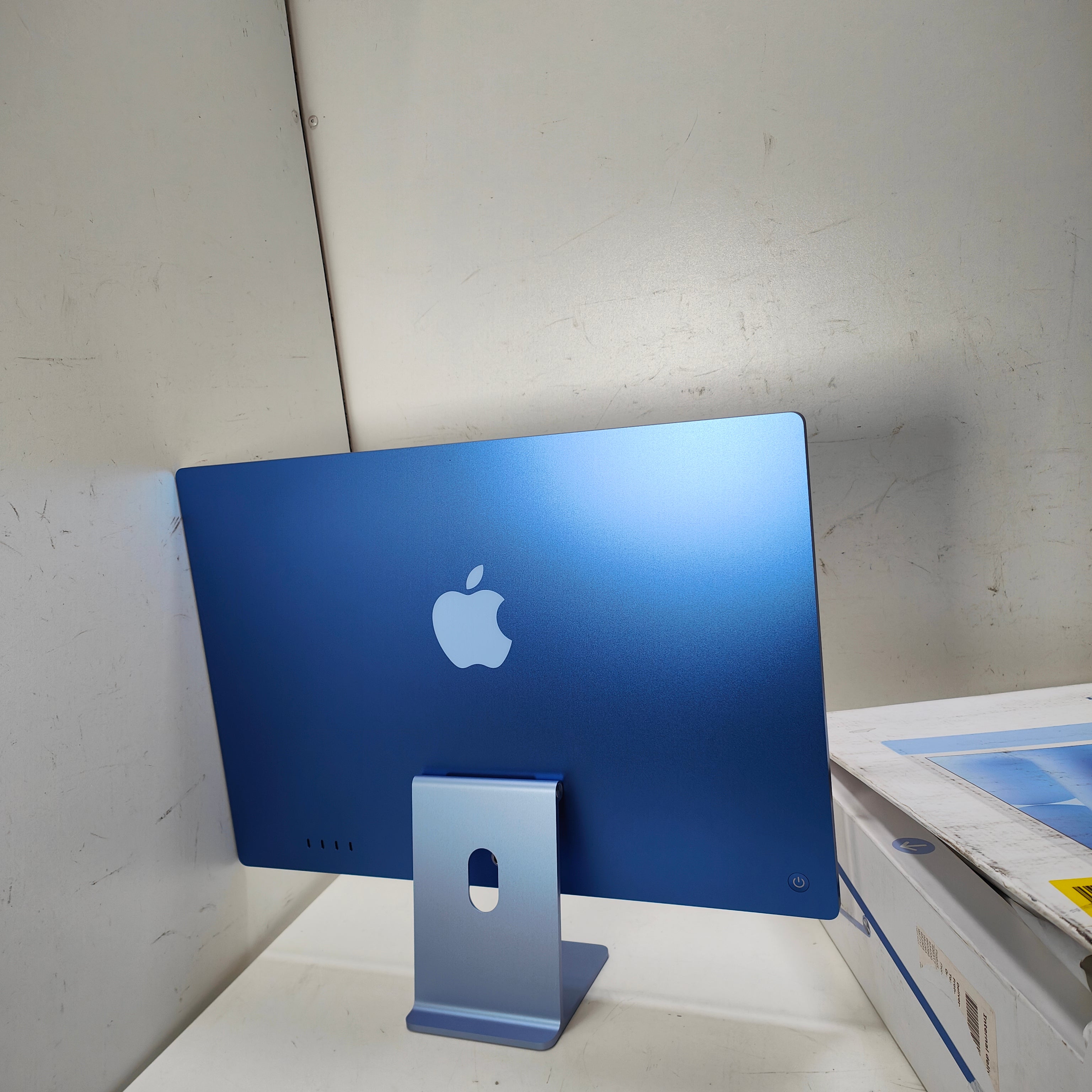 Apple Studio Display tilt-adjustable stand