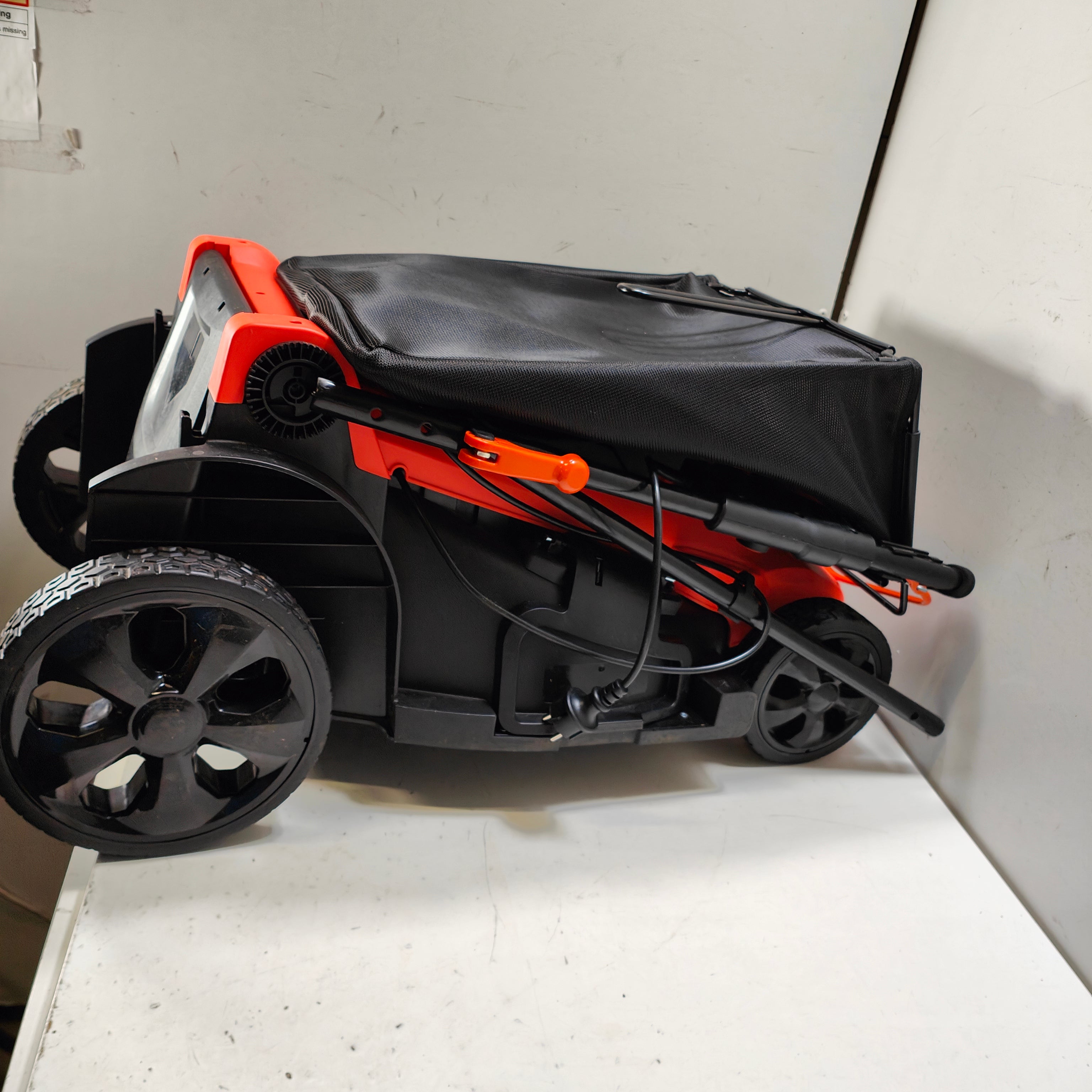 BLACK+DECKER LM2000-QS