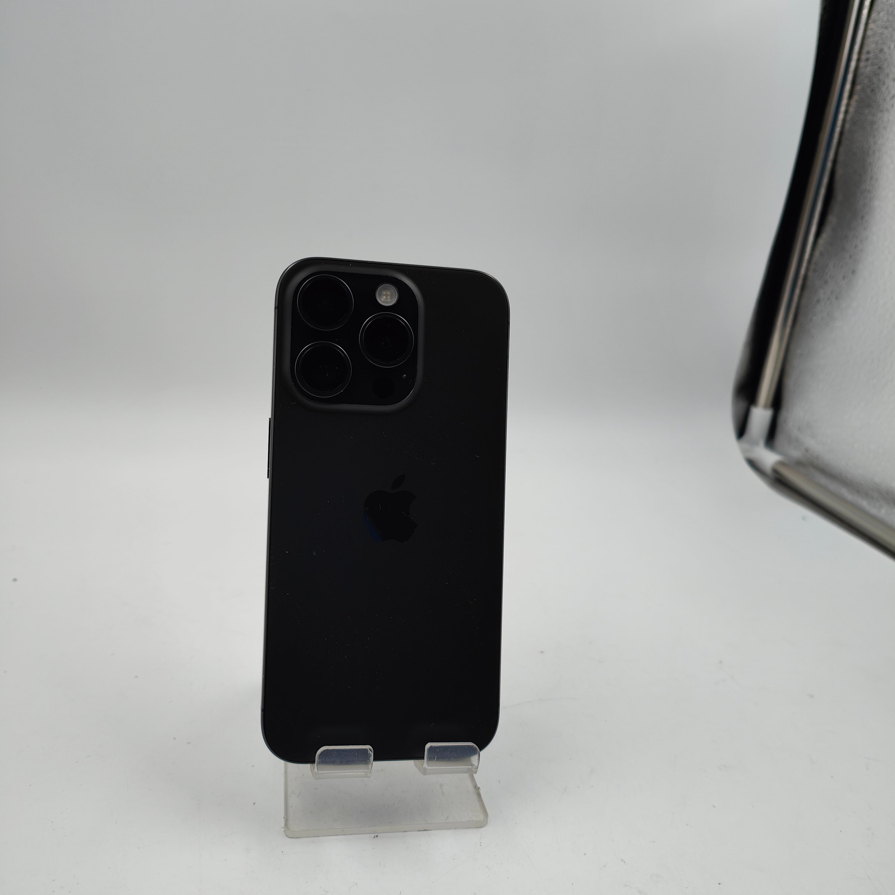 Generalüberholtes iPhone 15 Pro 128 GB Schwarzes Titan