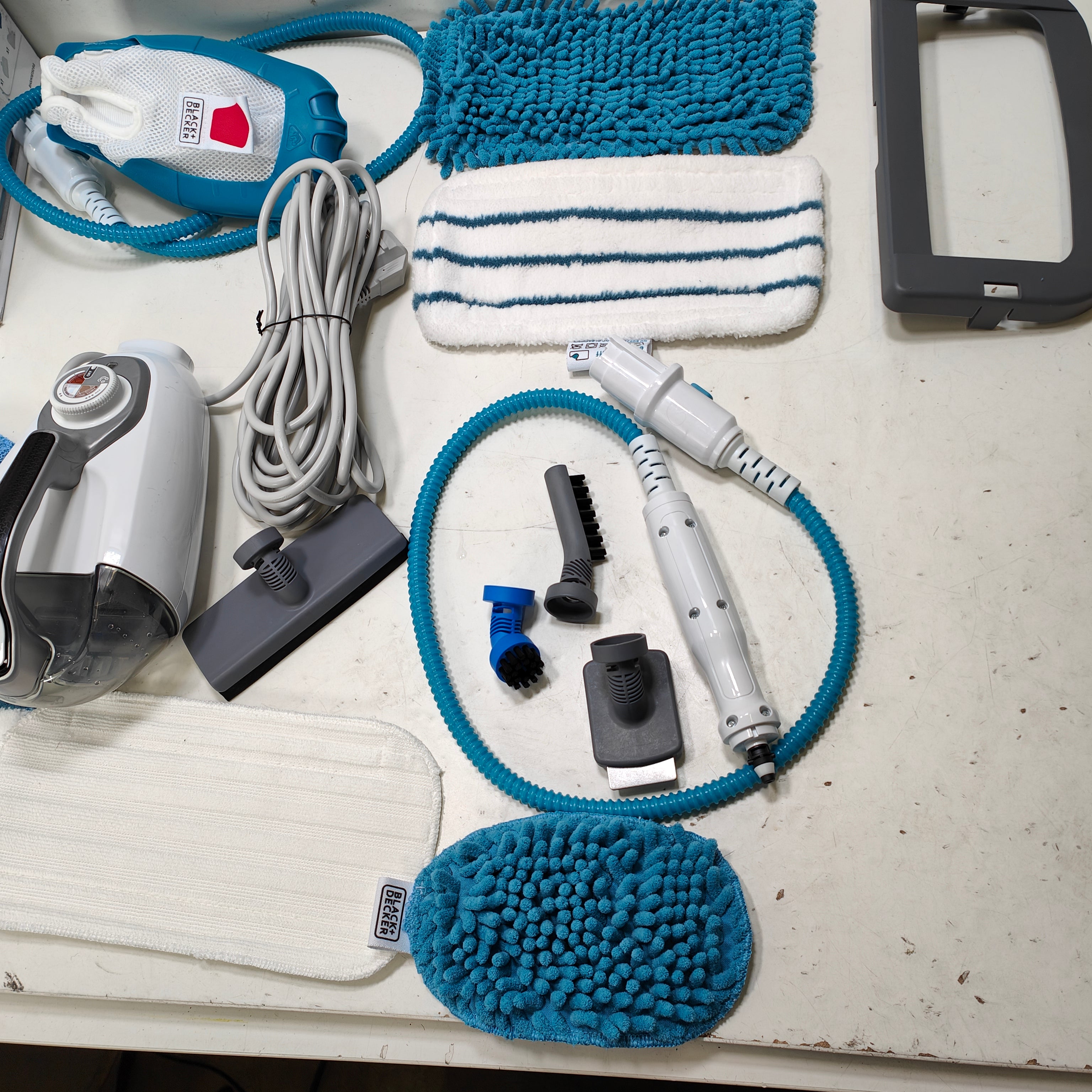 BLACK+DECKER Black+Decker 15-in-1 Steam Mop with SteaMitt