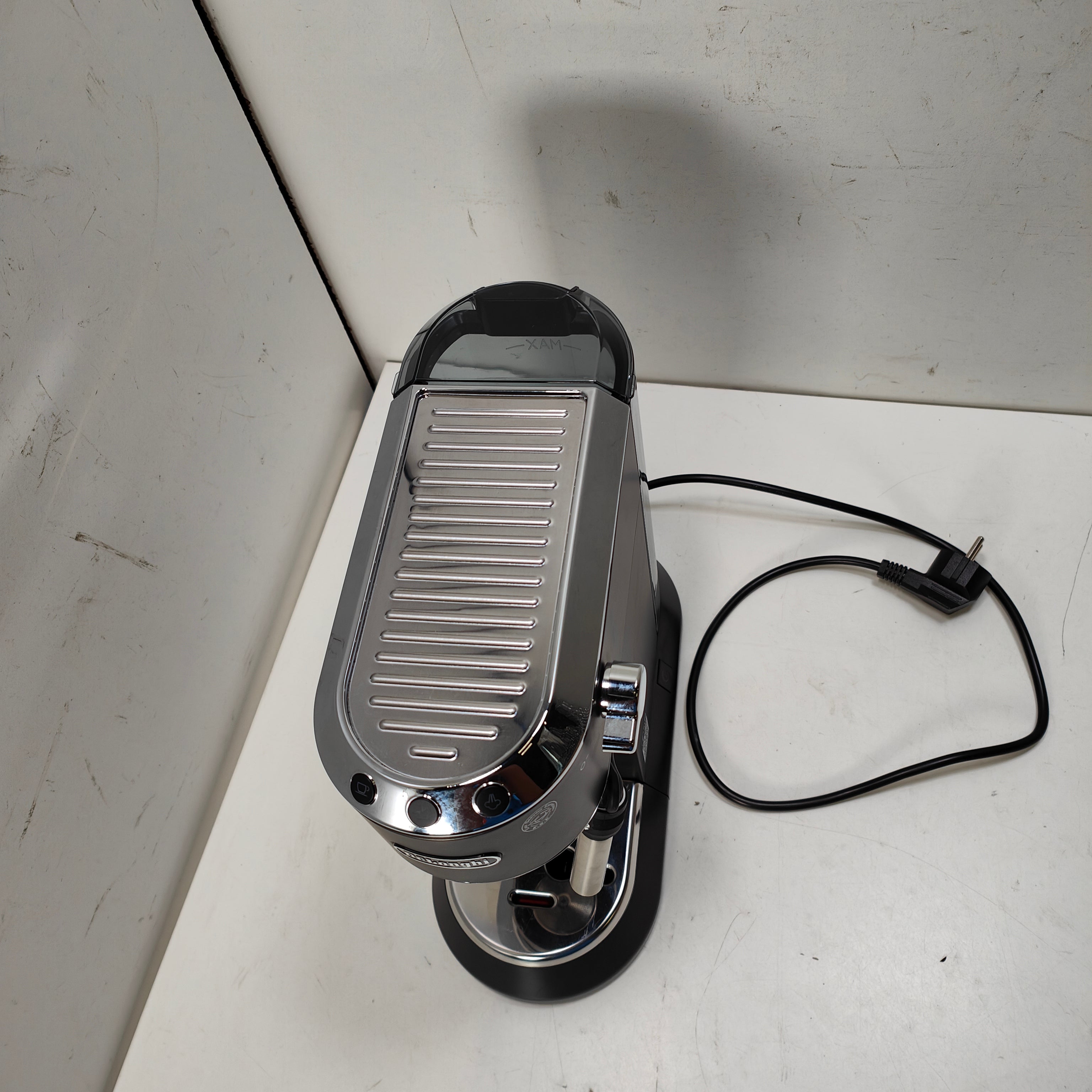 DeLonghi EC685.BK Dedica Black