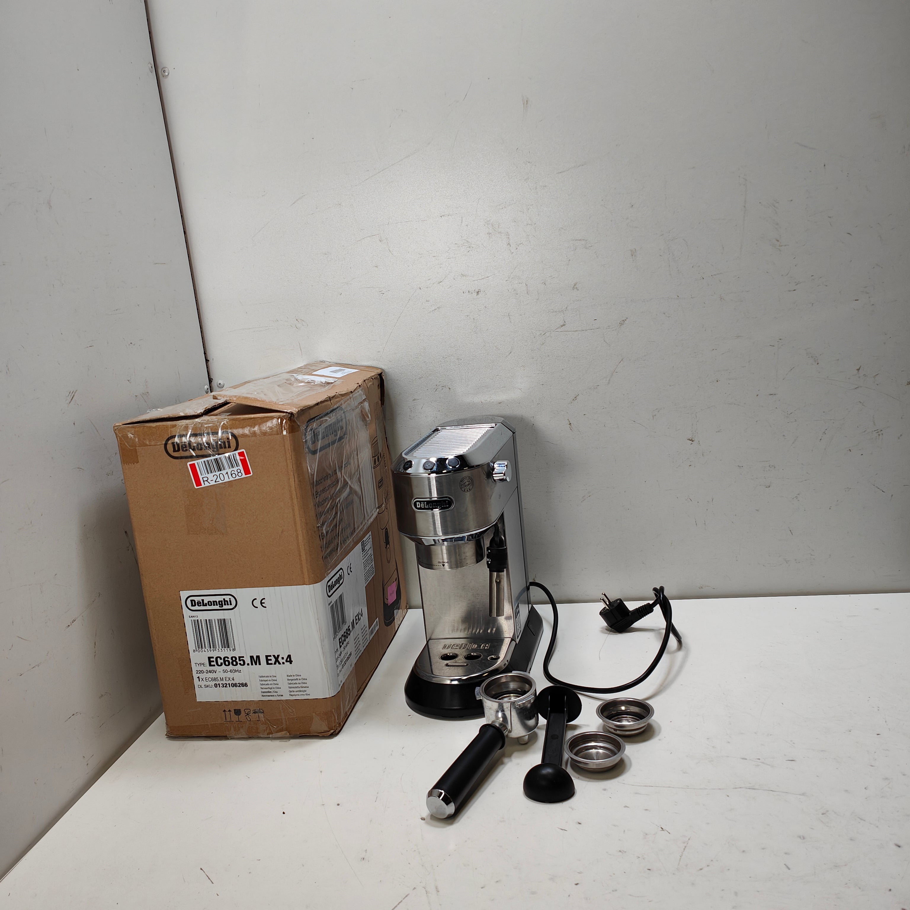 DeLonghi EC685.M Dedica Argent
