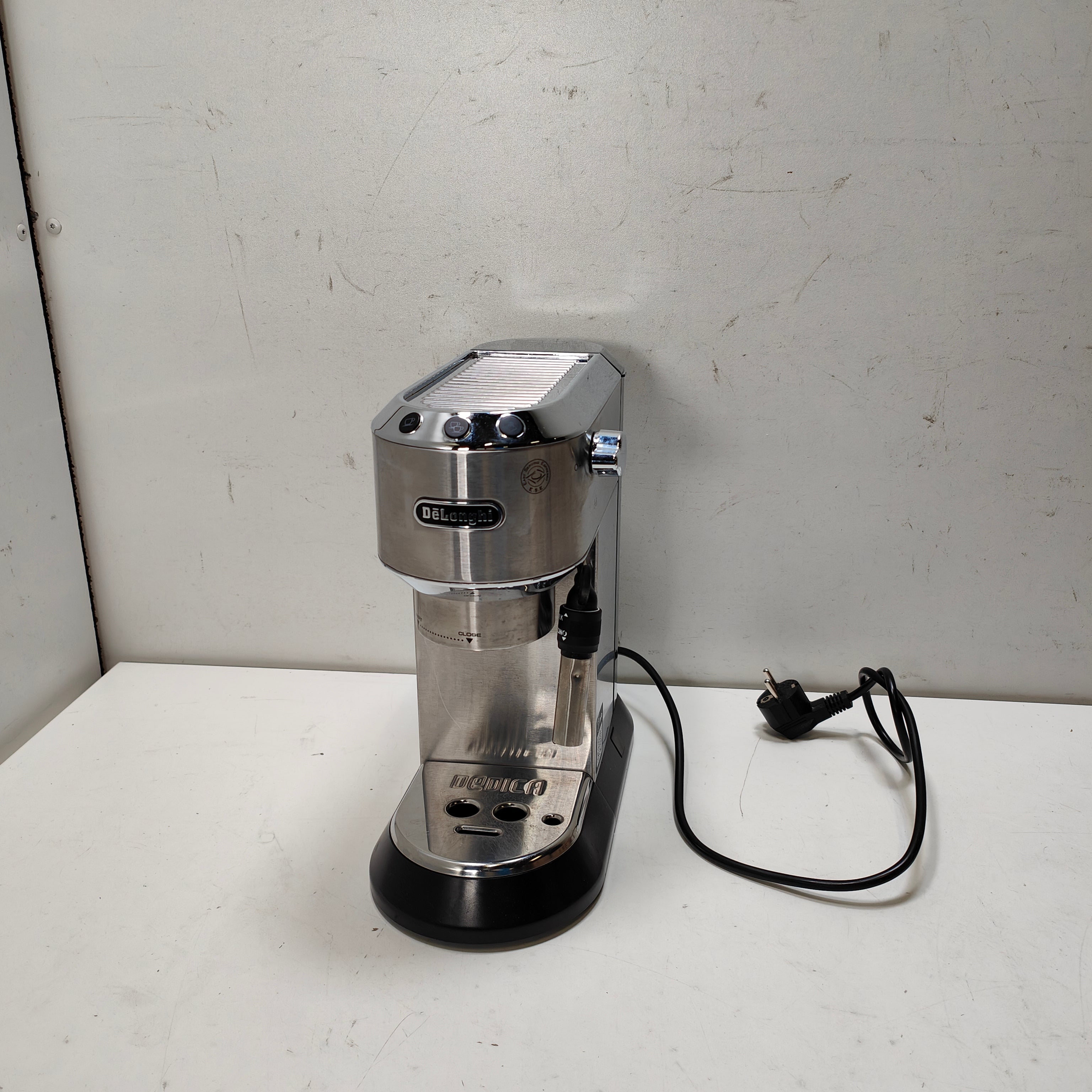 DeLonghi EC685.M Dedica Argent