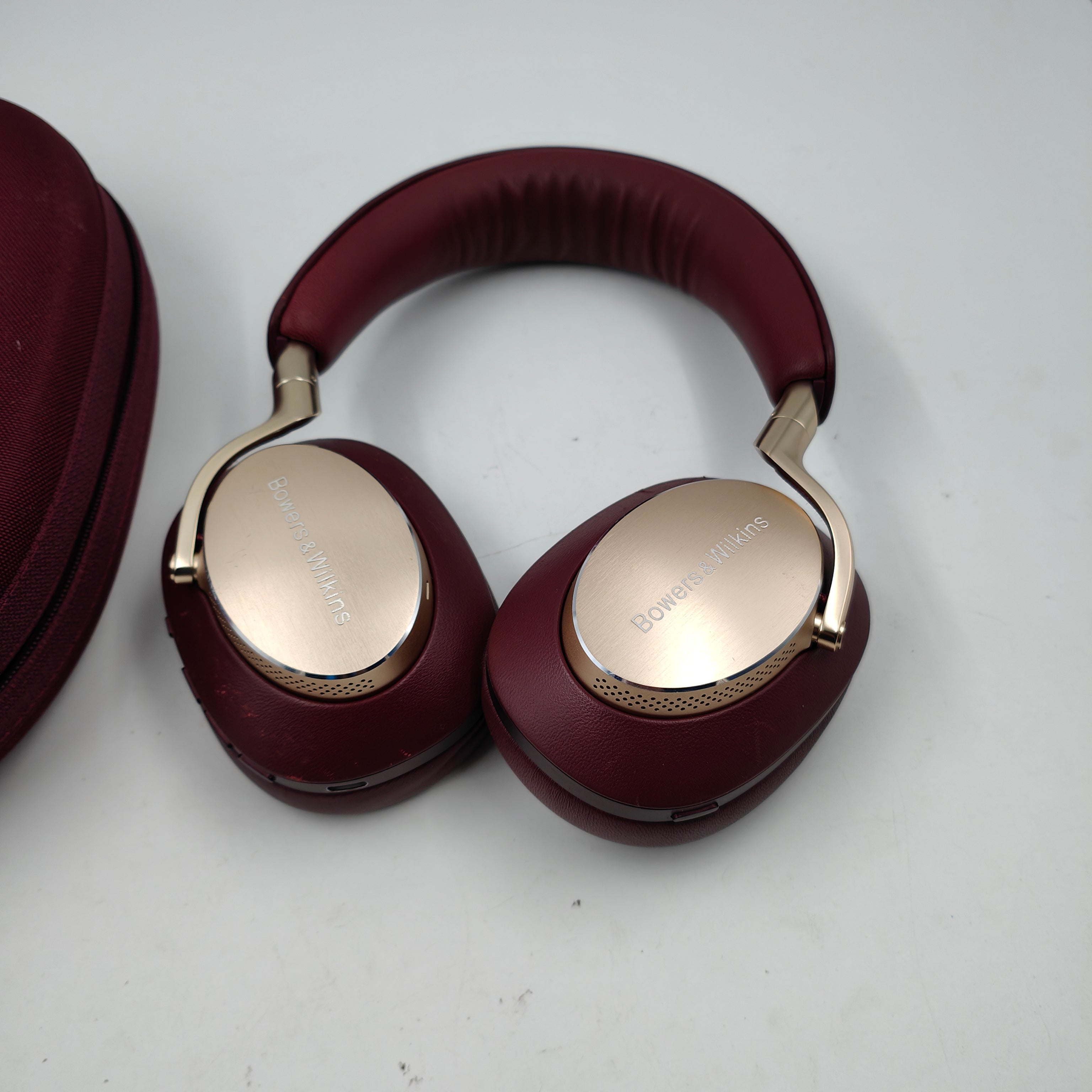 Bowers & Wilkins PX8 Rood