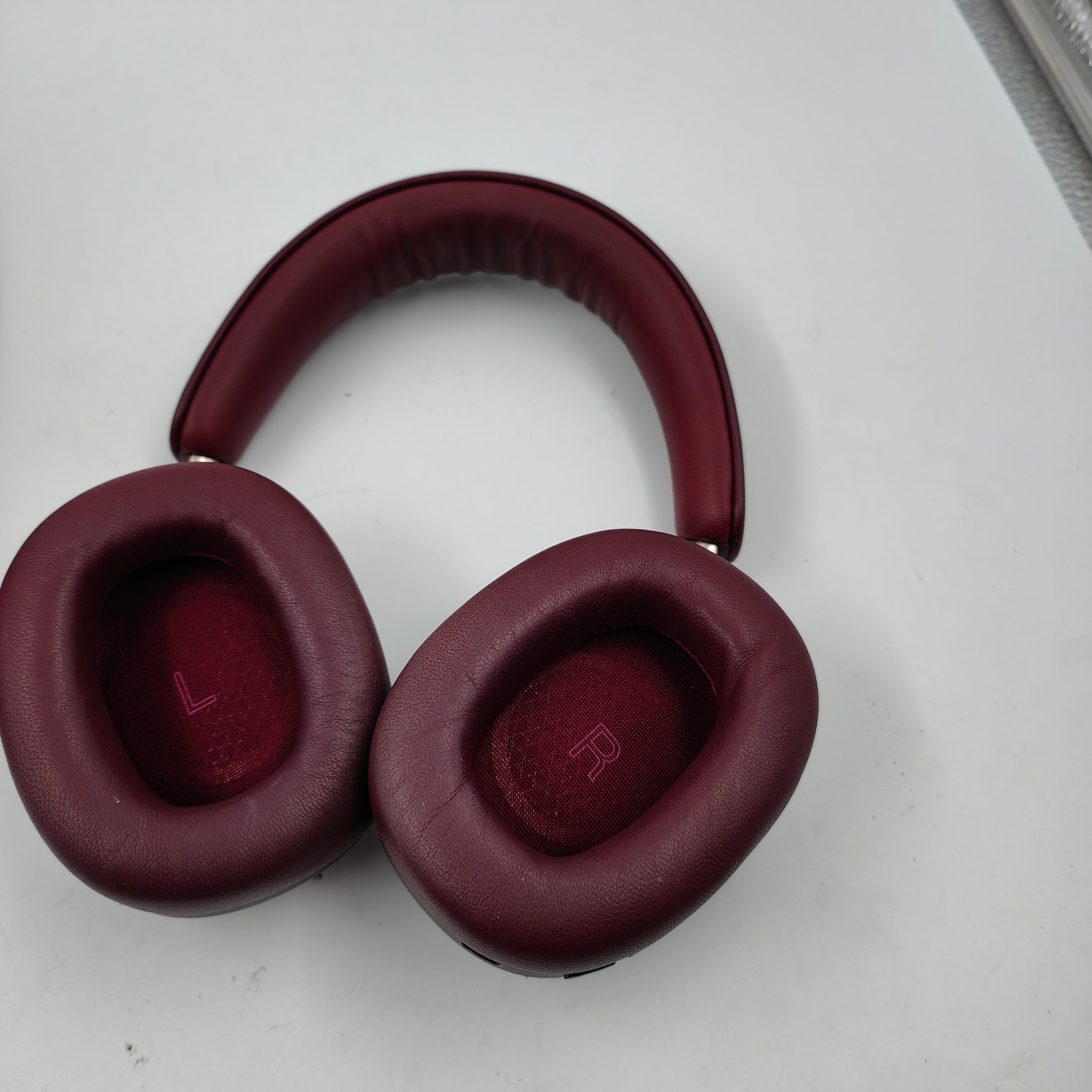 Bowers & Wilkins PX8 Rood
