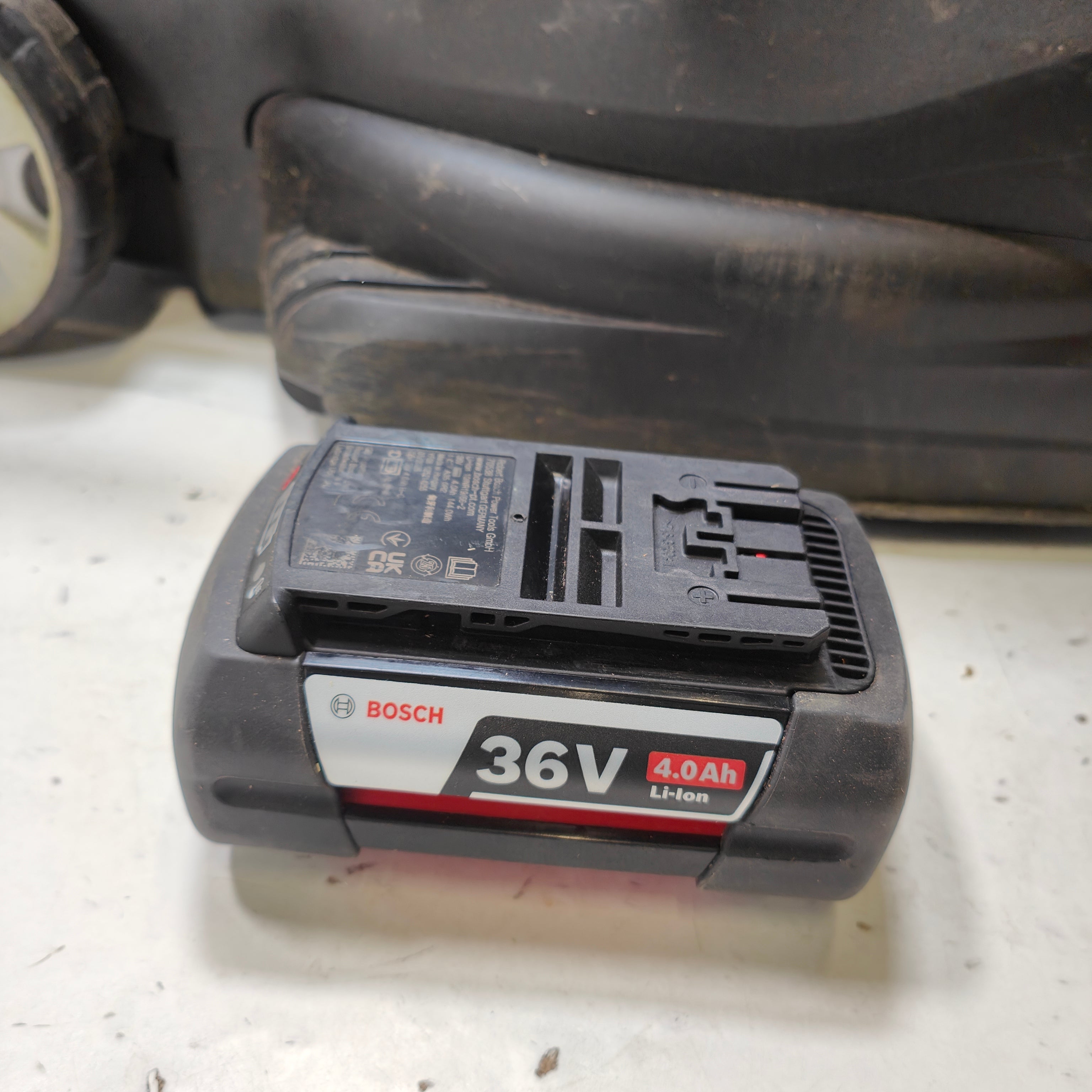 Bosch AdvancedRotak 36V-44-750 (inklusive Akku und Ladegerät)