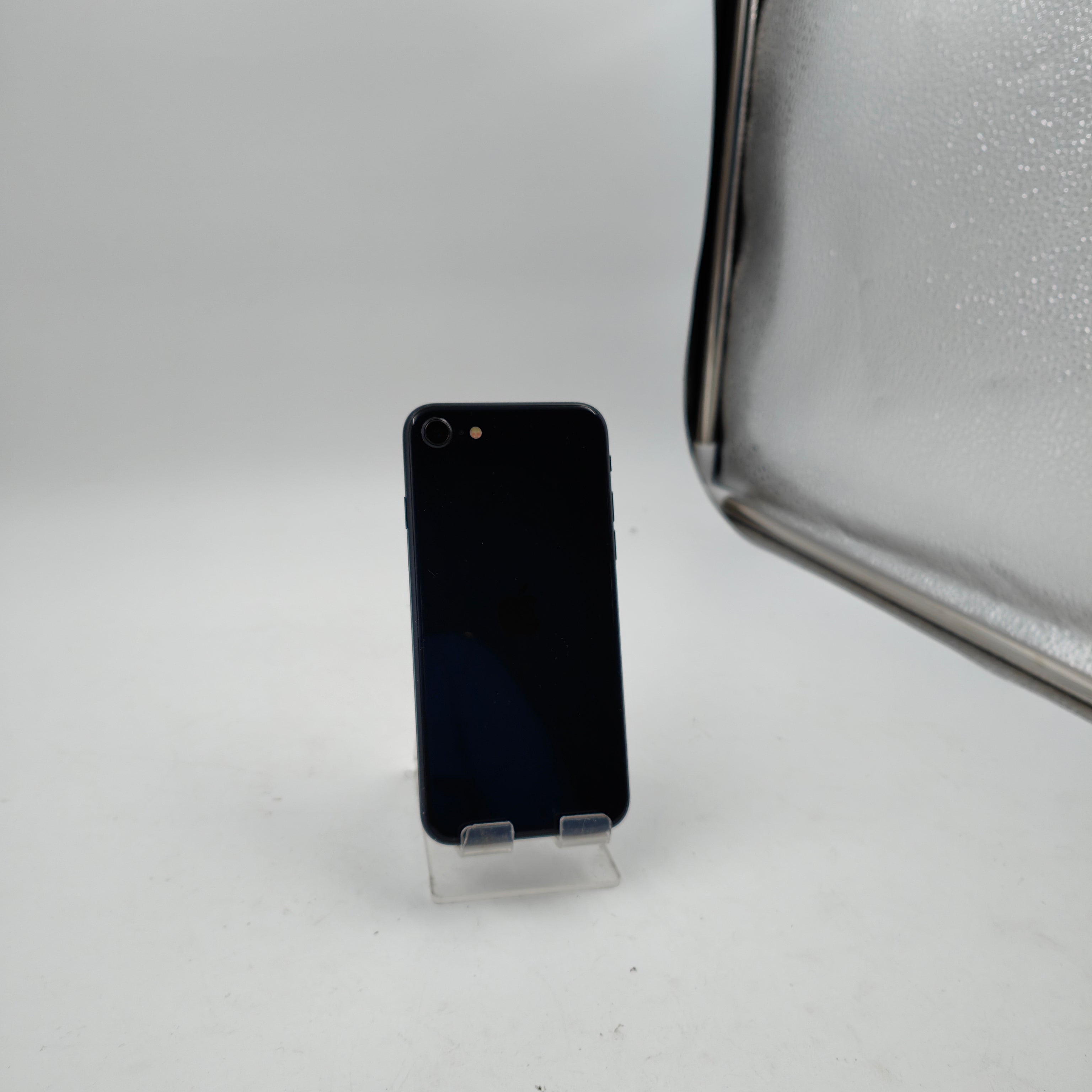 Refurbished iPhone SE (3rd gen) Midnight 64GB