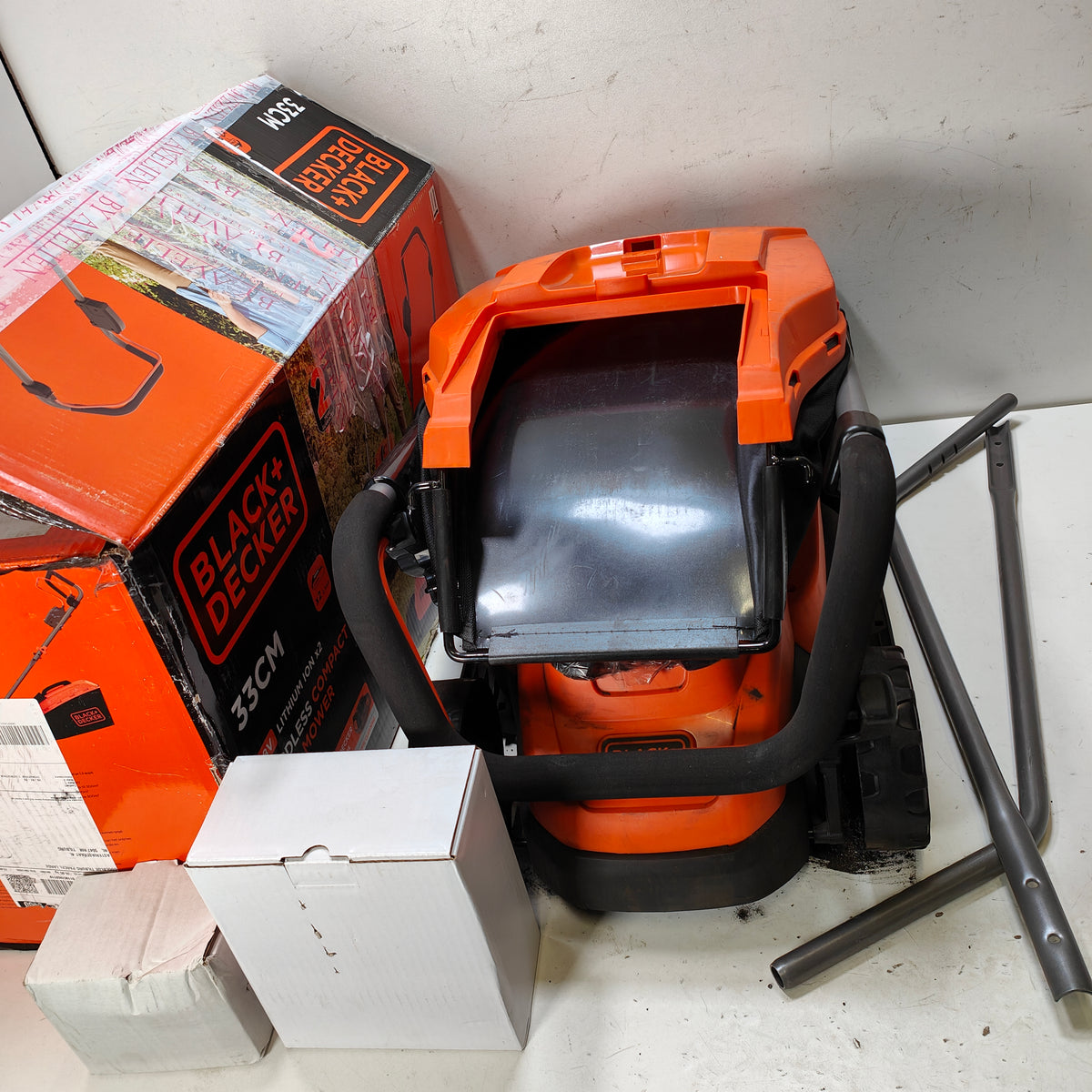 BLACK+DECKER BCMW3318L2-QW
