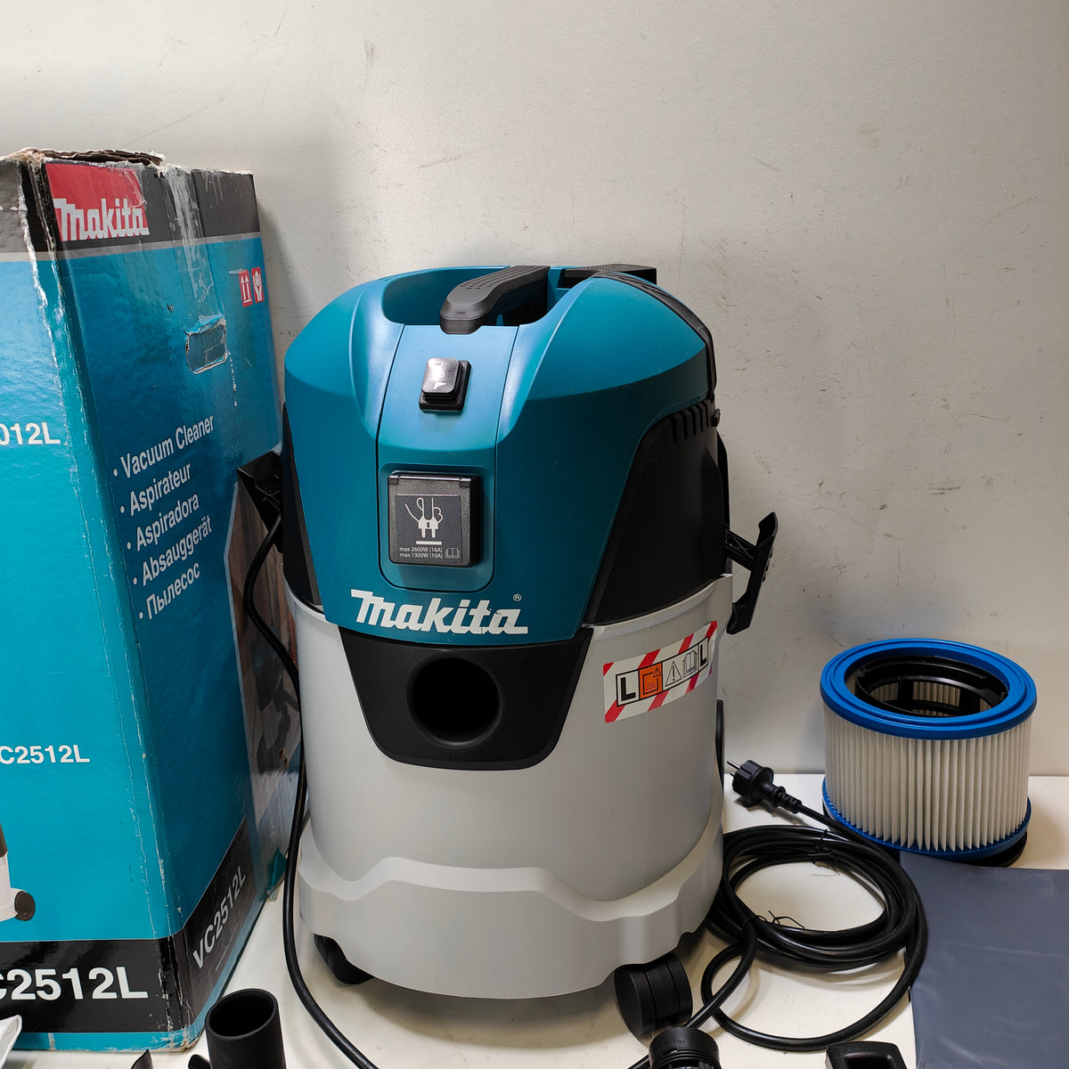 Makita VC2512L