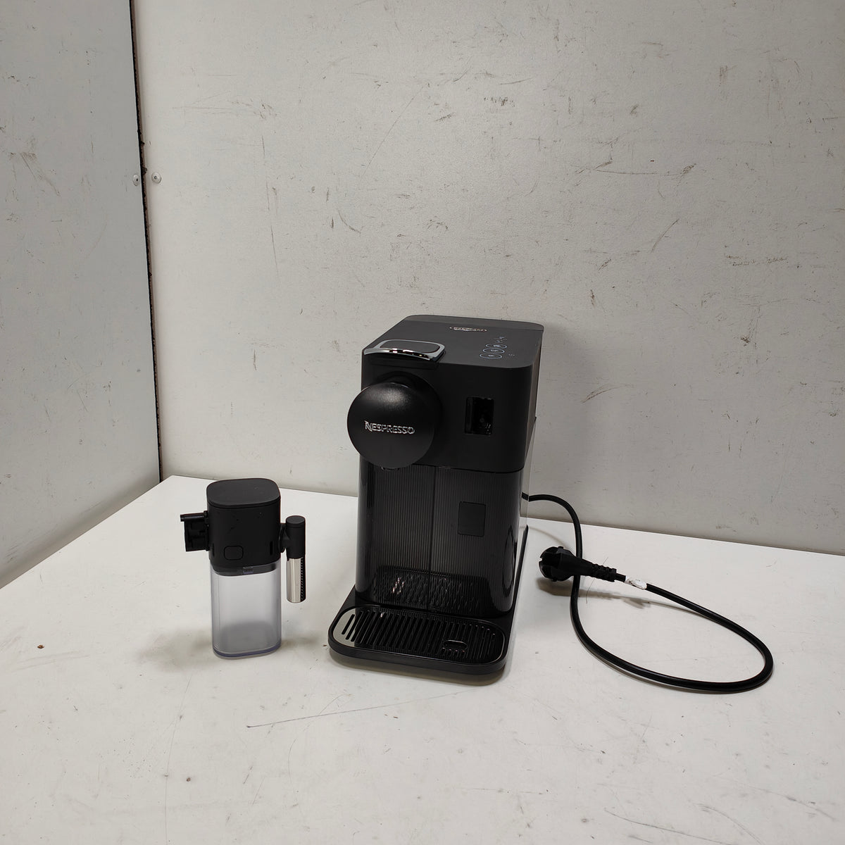 DeLonghi Nespresso Lattissima One EN510.B Schwarz