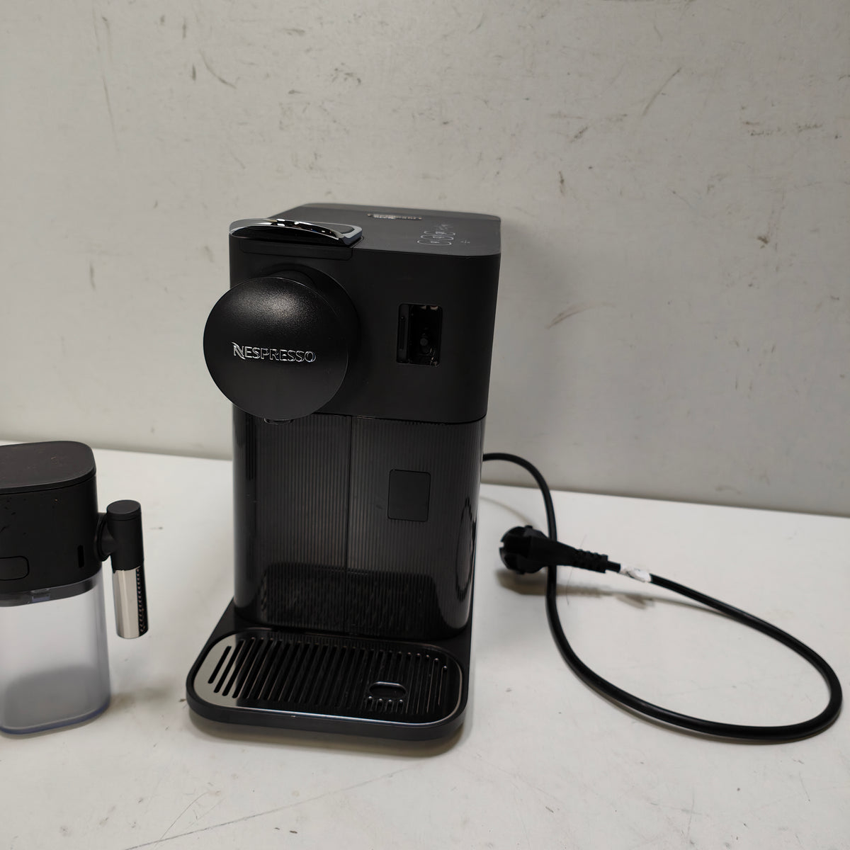 DeLonghi Nespresso Lattissima One EN510.B Schwarz