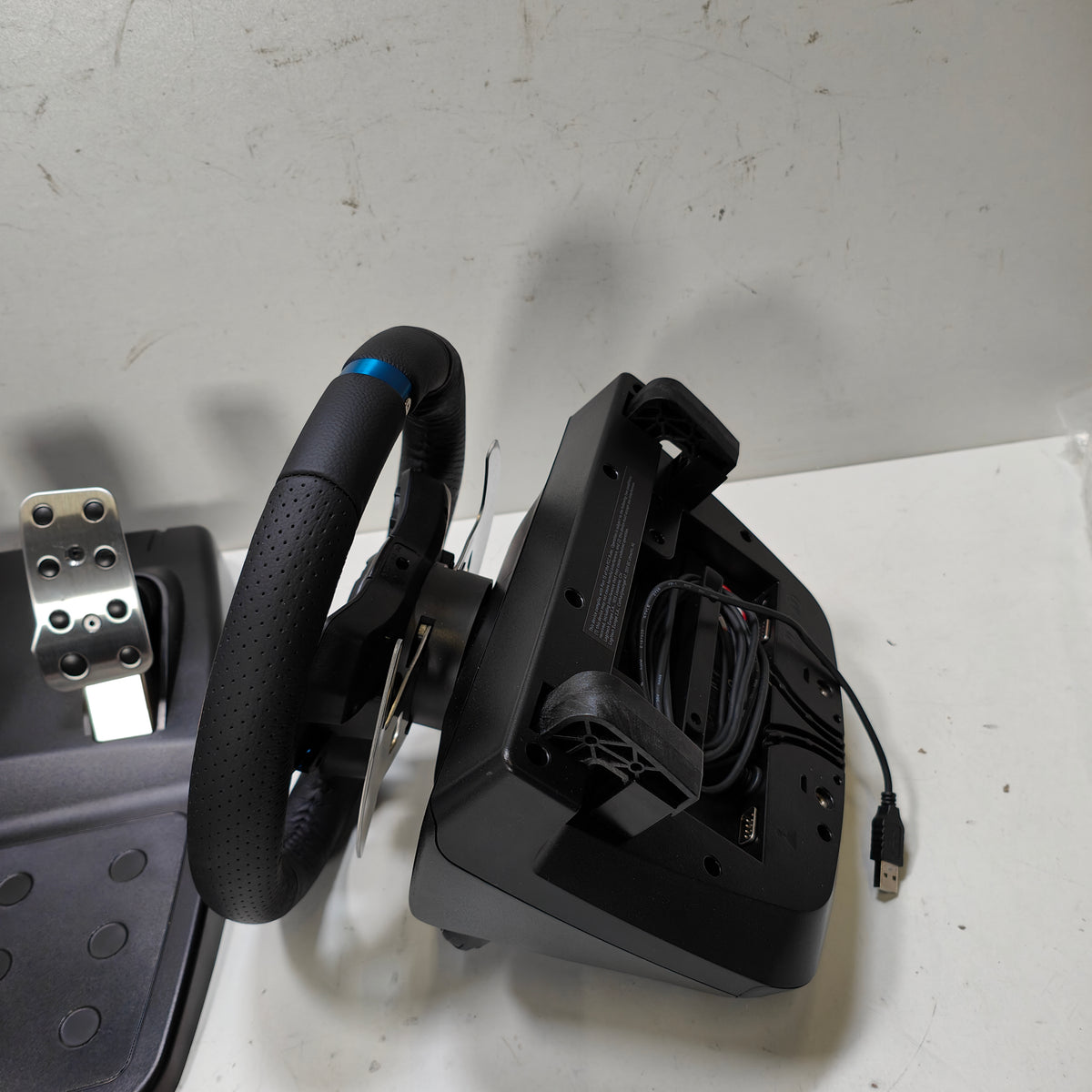 Logitech G 23 Rennlenkrad und Pedale für Xbox und PC